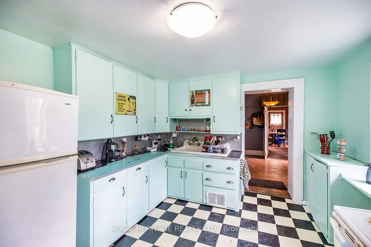 833 Woodville Road