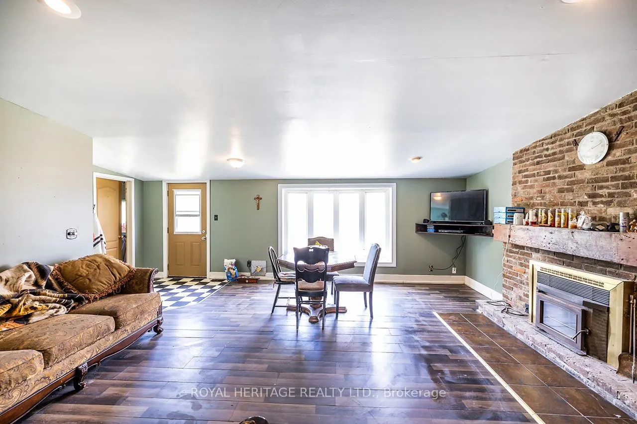 833 Woodville Road