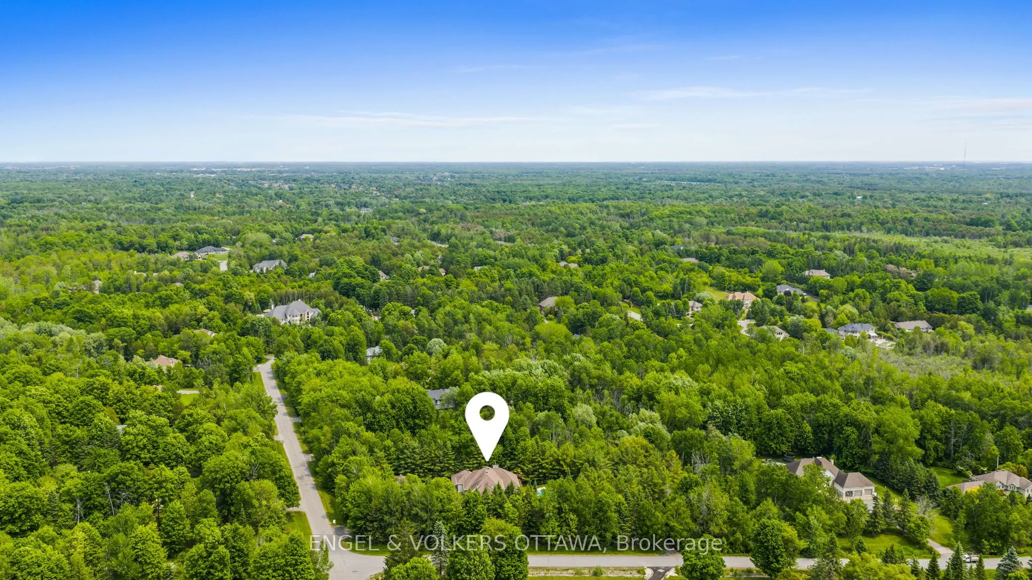 5800 QUEENSCOURT Crescent