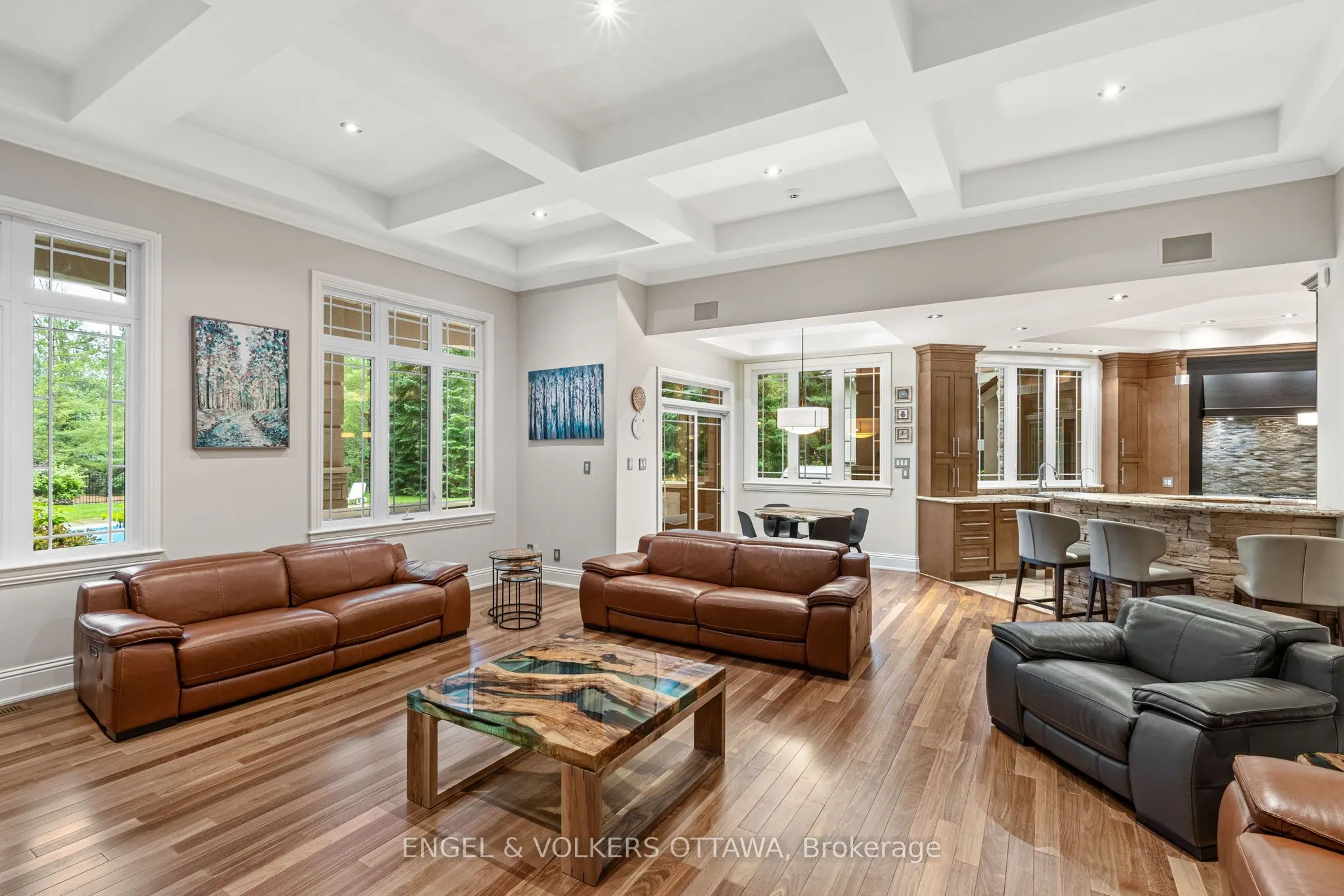 5800 QUEENSCOURT Crescent