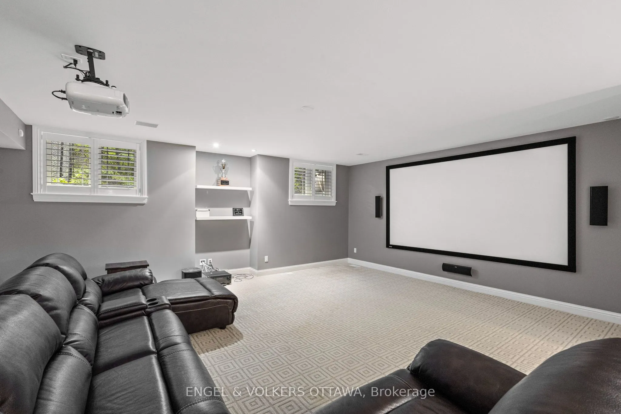 5800 QUEENSCOURT Crescent
