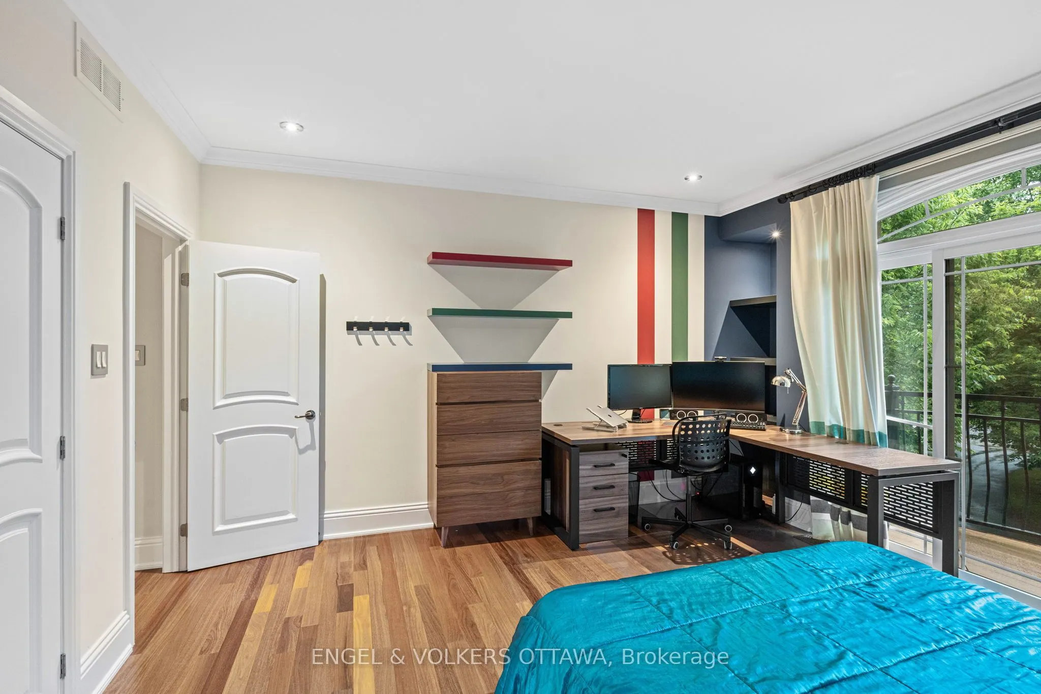 5800 QUEENSCOURT Crescent