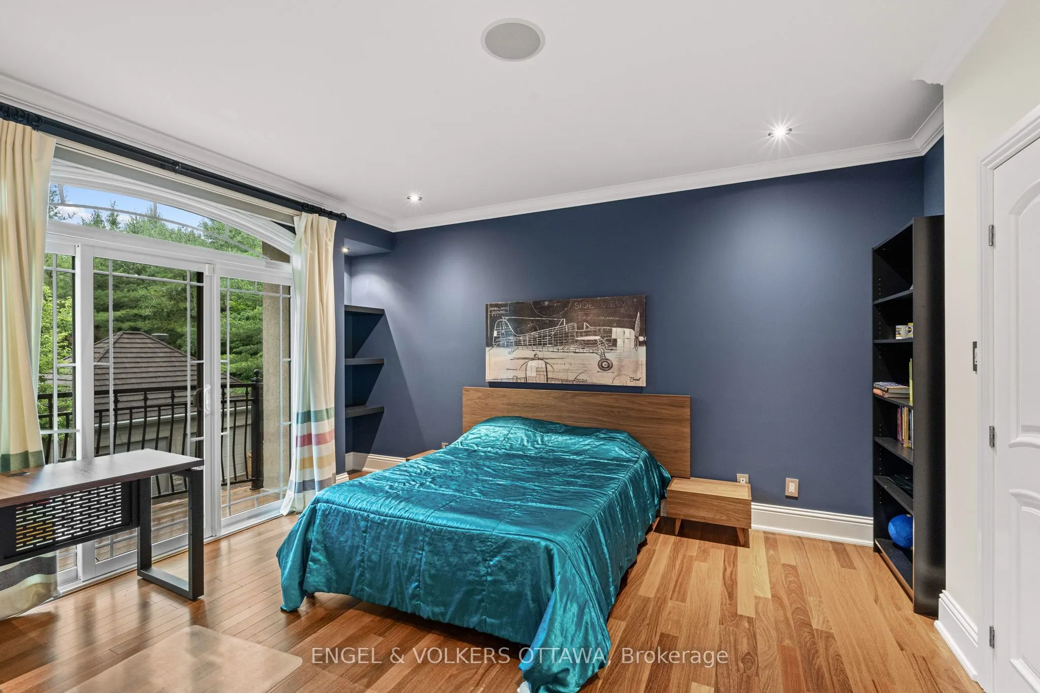 5800 QUEENSCOURT Crescent