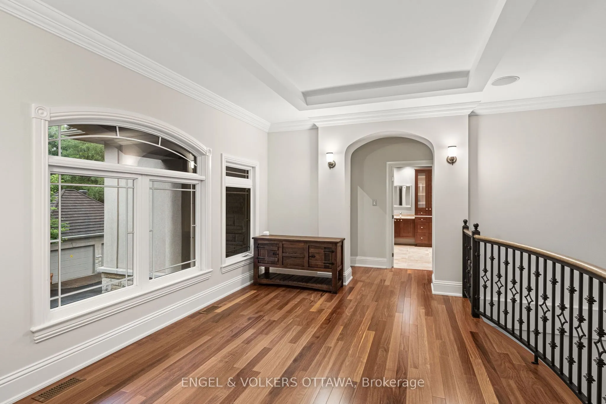 5800 QUEENSCOURT Crescent