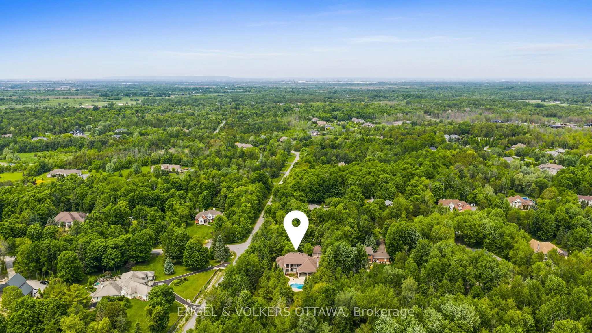 5800 QUEENSCOURT Crescent