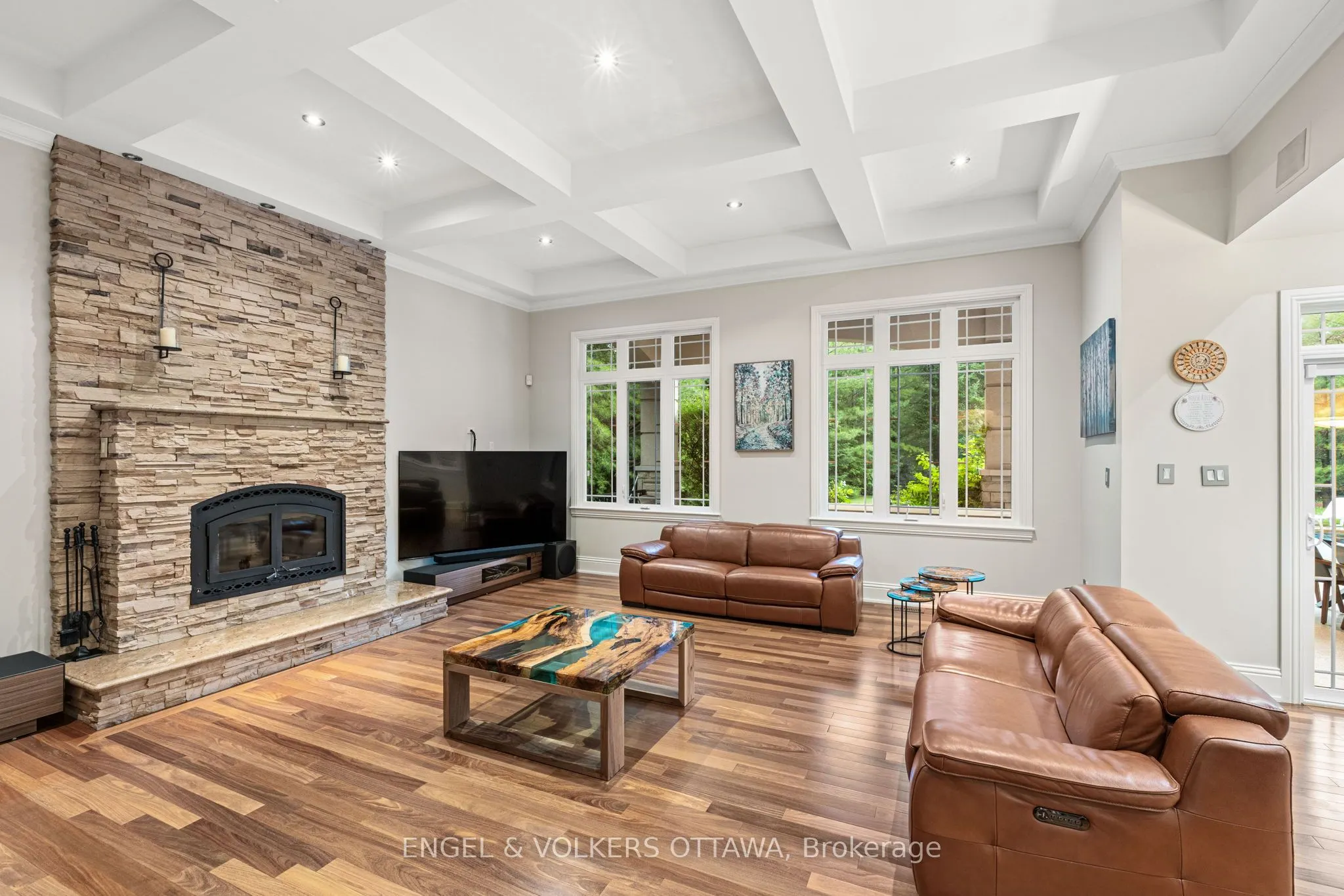 5800 QUEENSCOURT Crescent