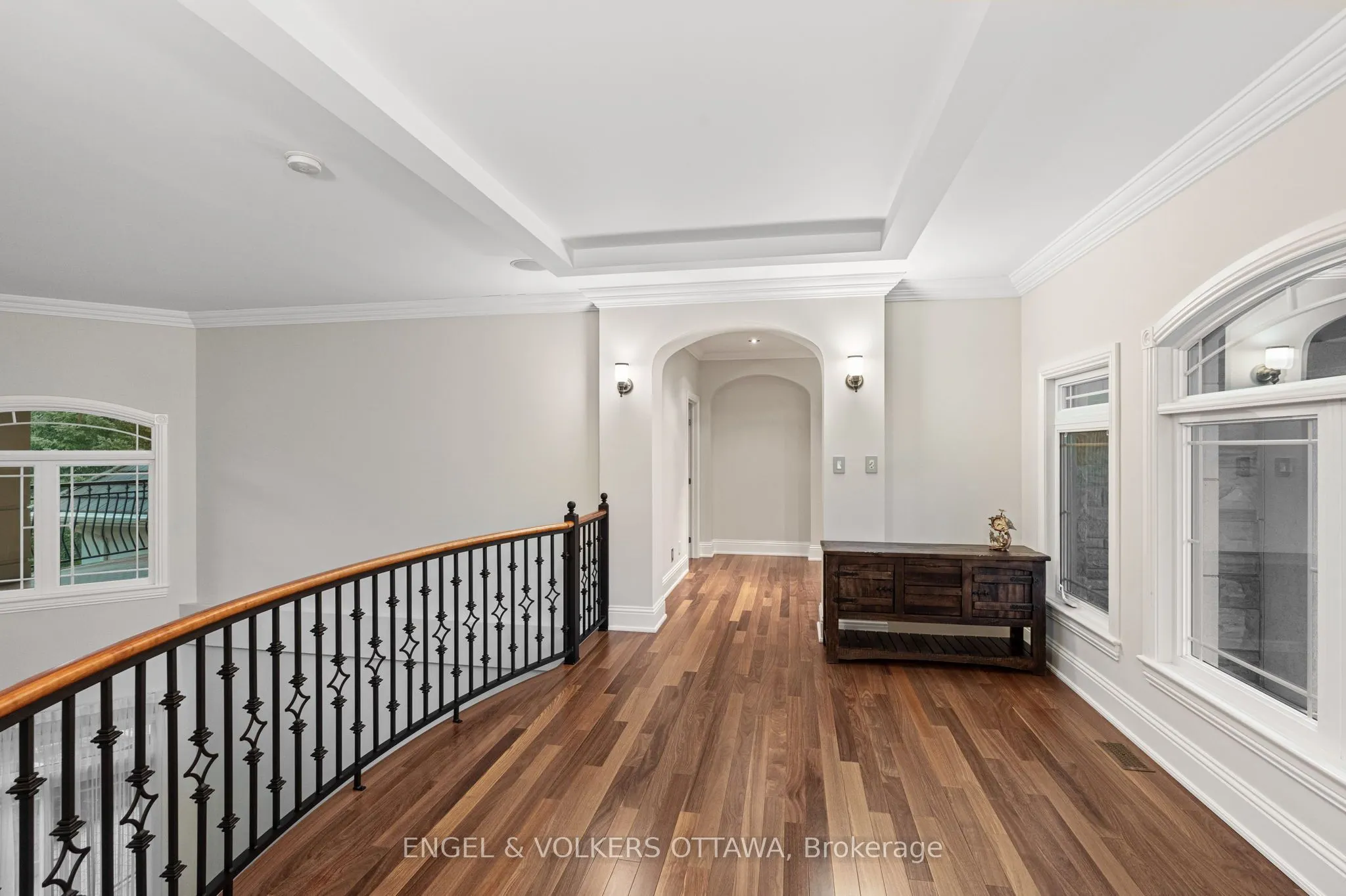5800 QUEENSCOURT Crescent