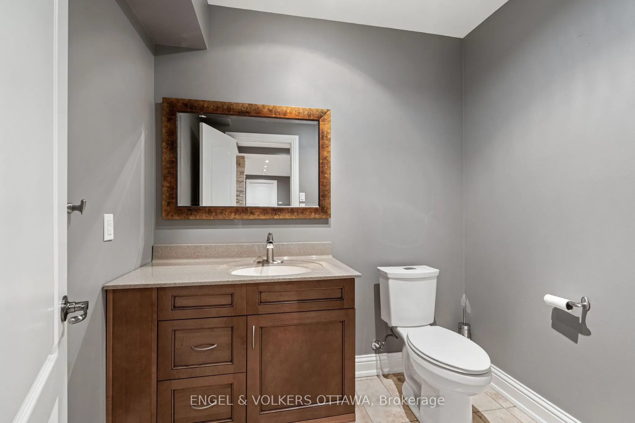 5800 QUEENSCOURT Crescent