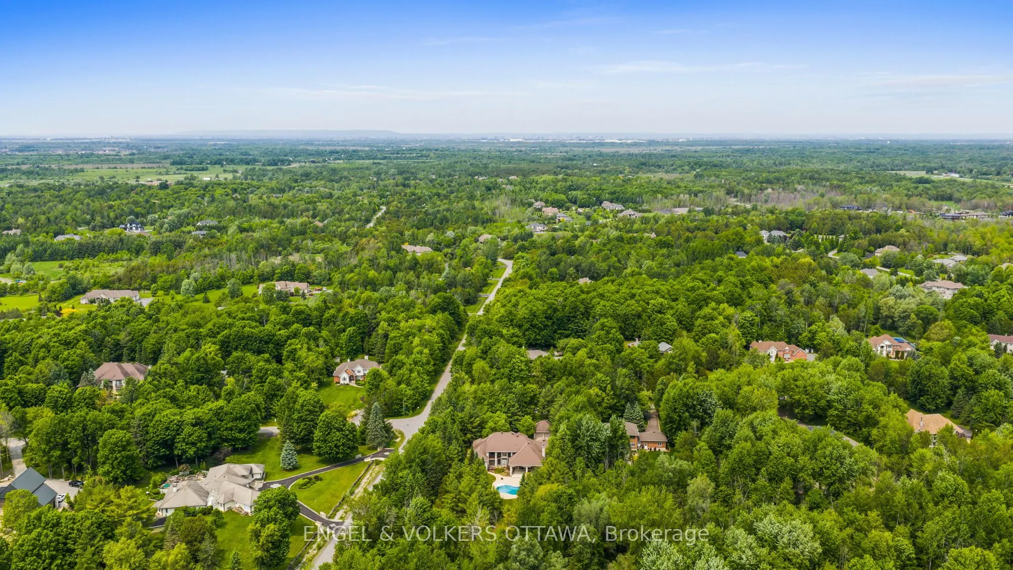 5800 QUEENSCOURT Crescent