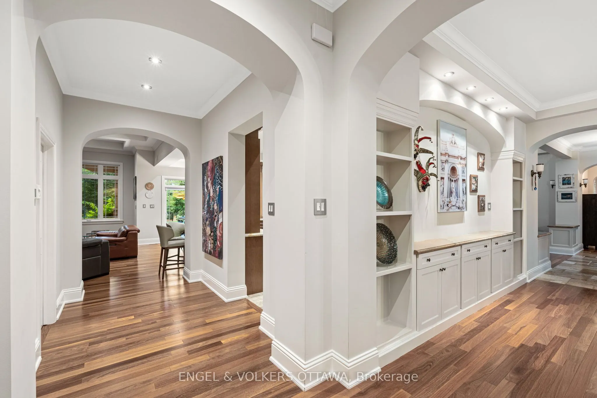 5800 QUEENSCOURT Crescent
