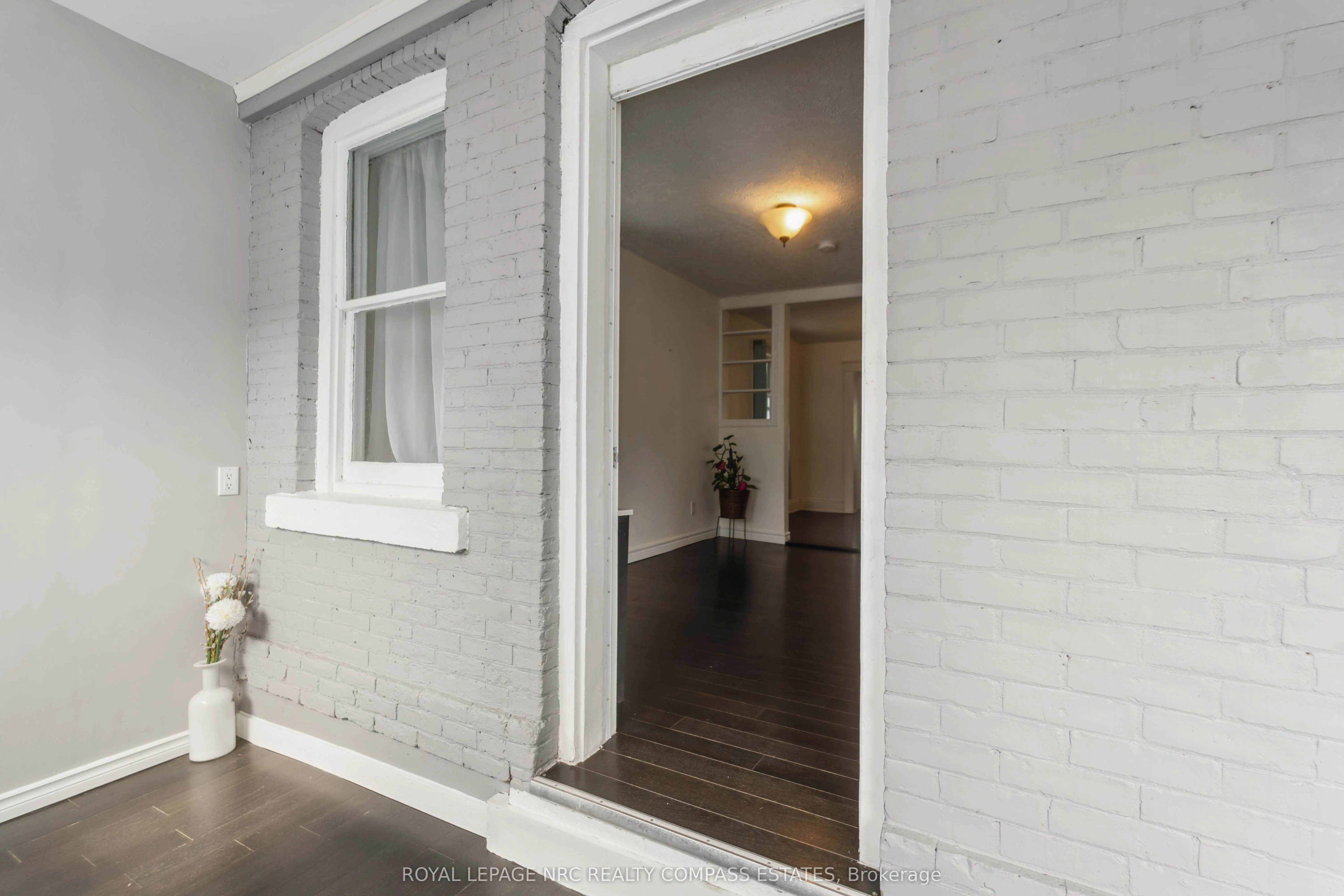 36 Queen Street S