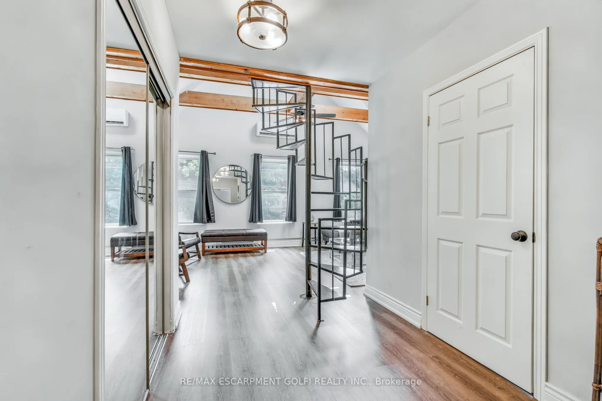 118 Queen Street S
