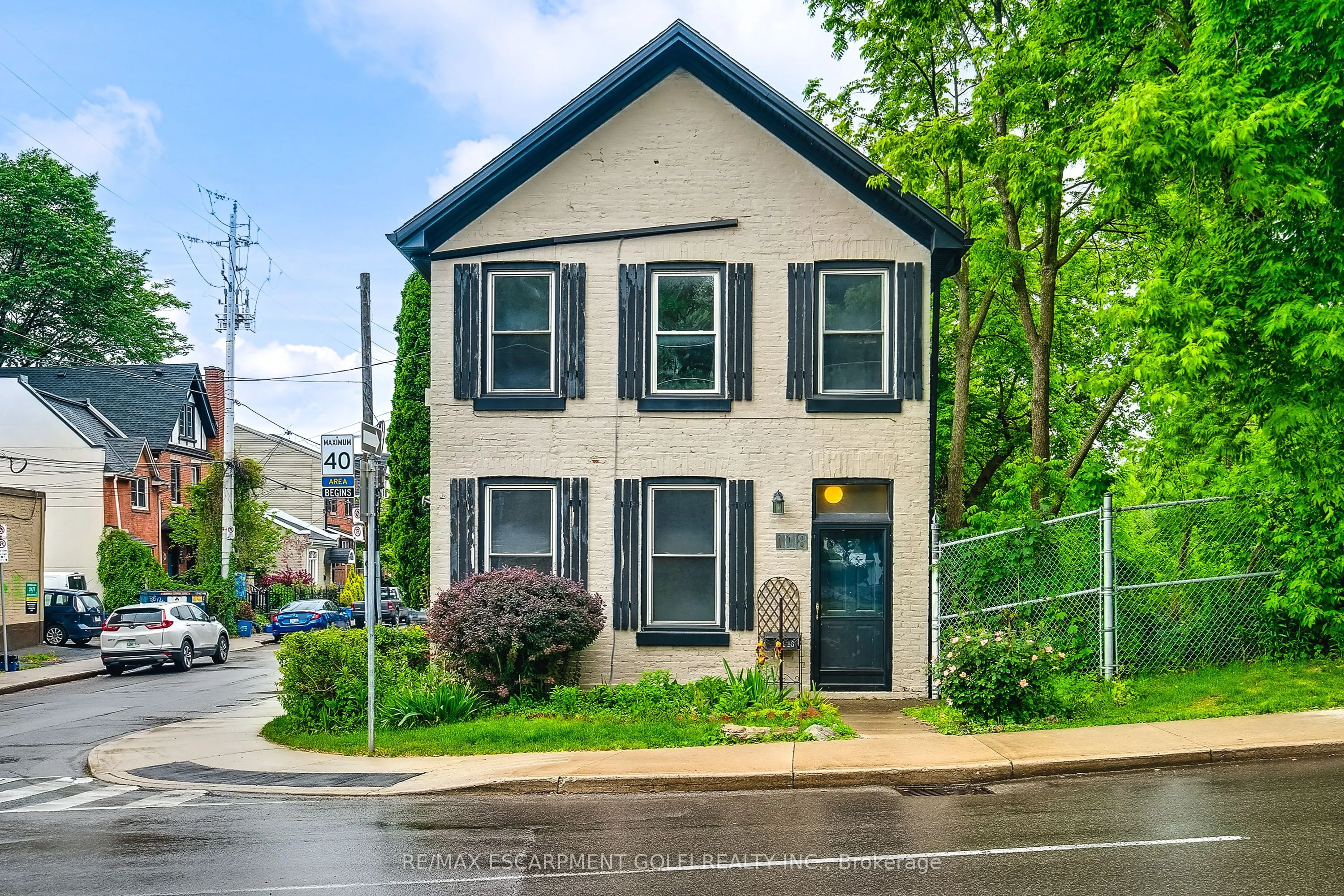 118 Queen Street S