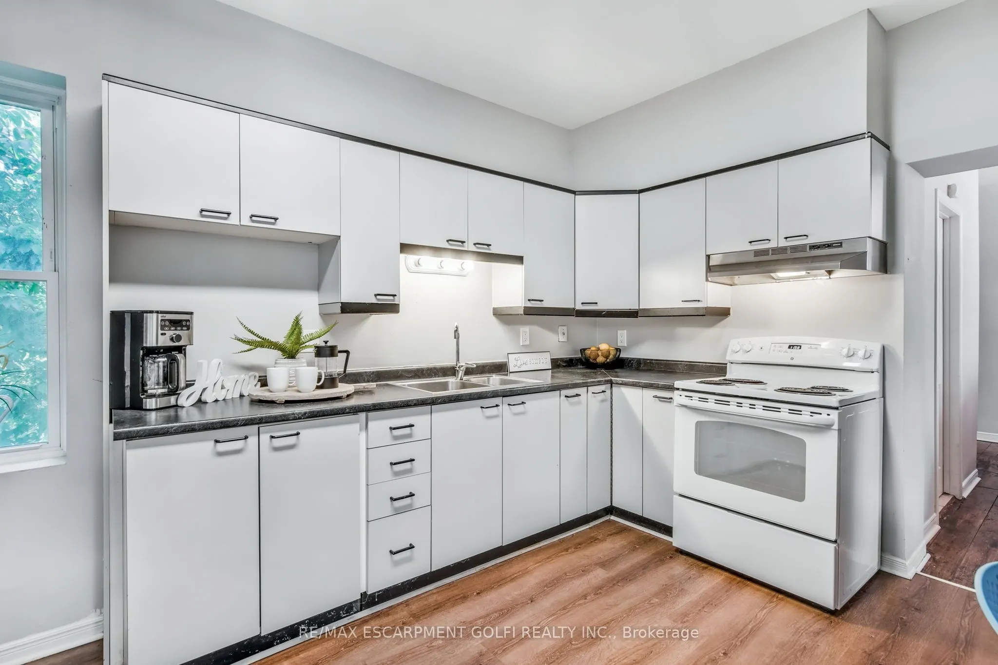 118 Queen Street S