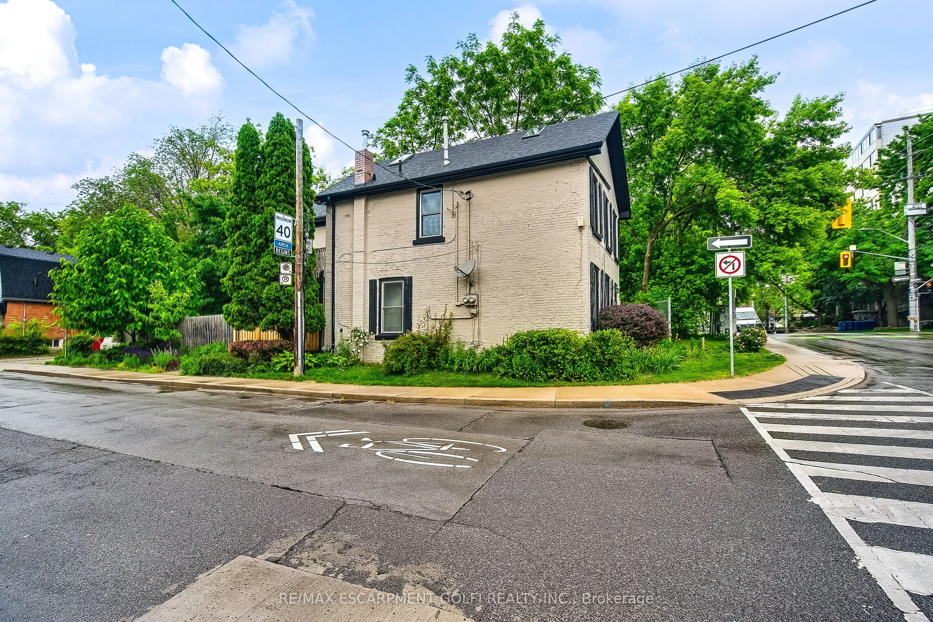 118 Queen Street S