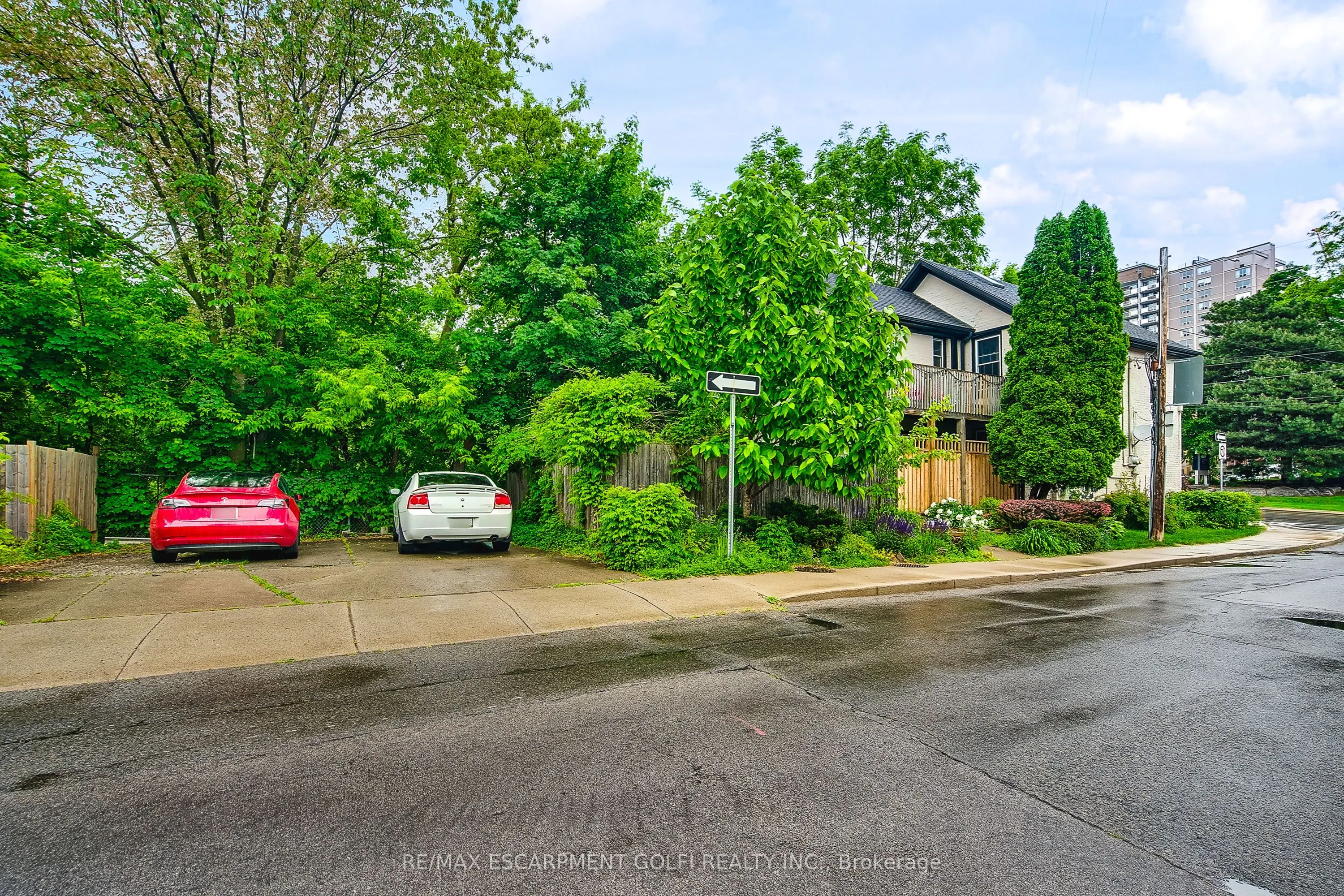 118 Queen Street S
