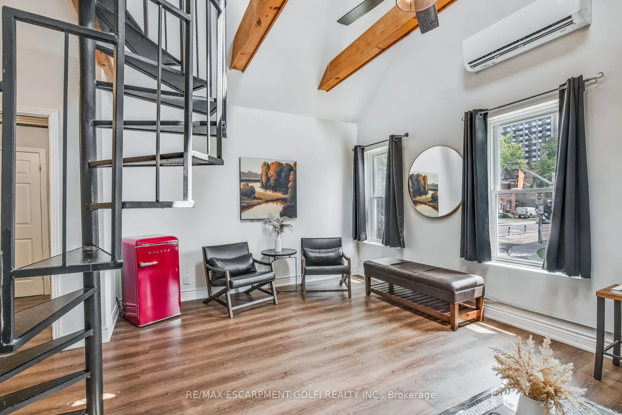 118 Queen Street S