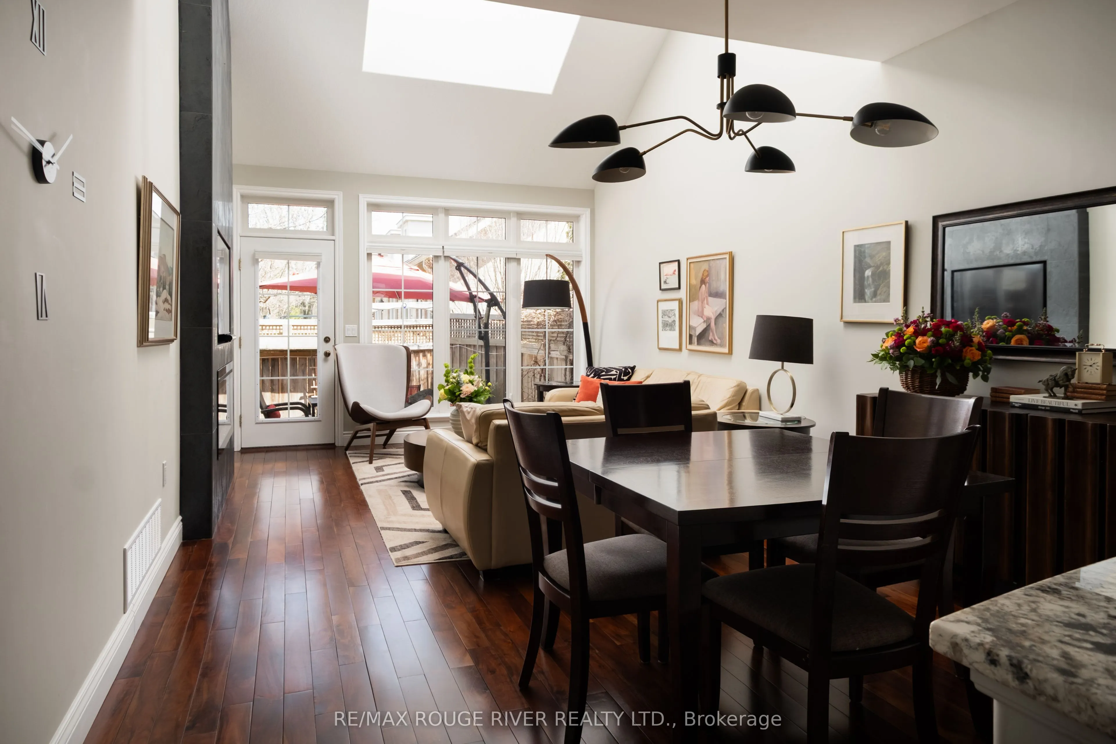 120 University Avenue E, #403