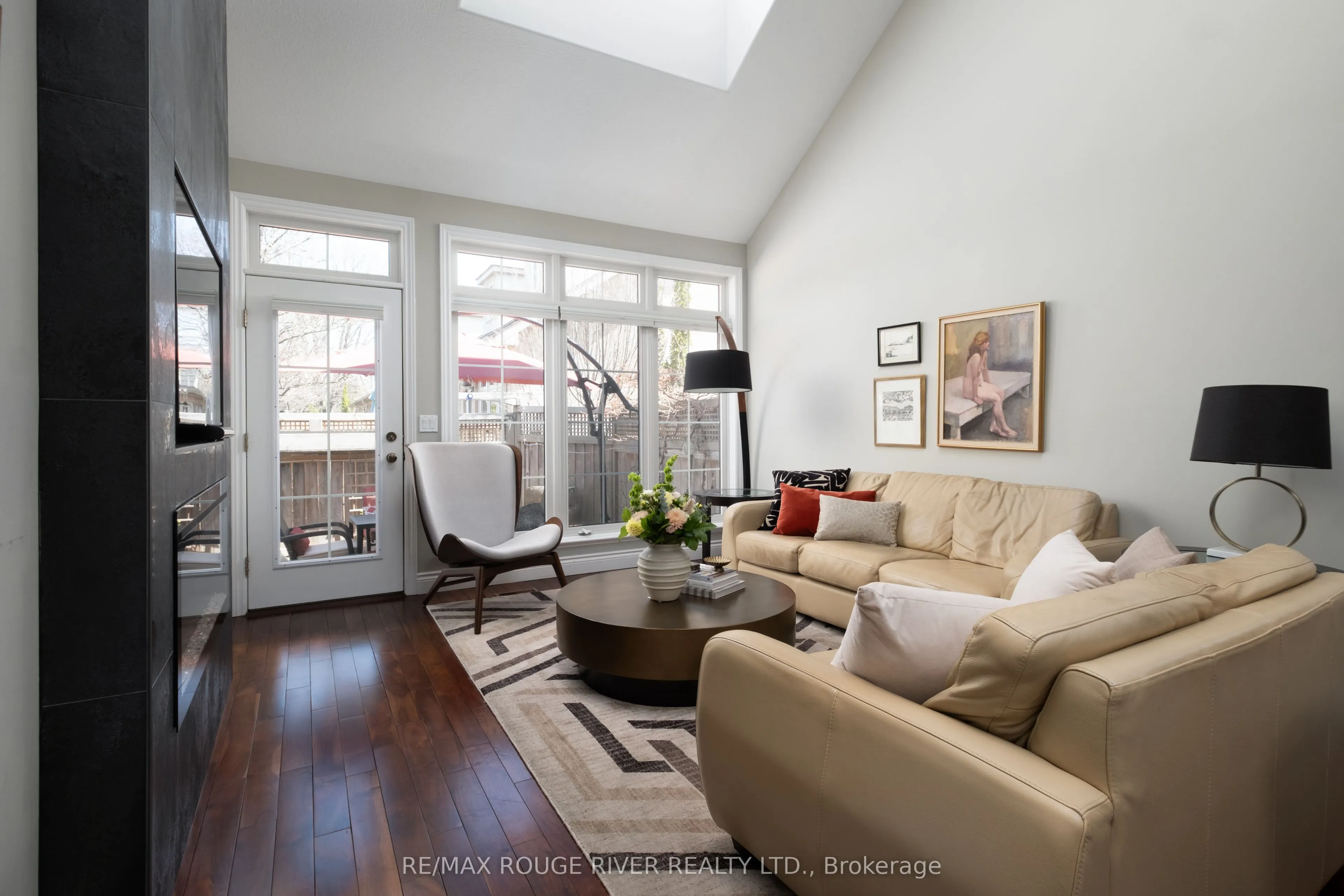 120 University Avenue E, #403