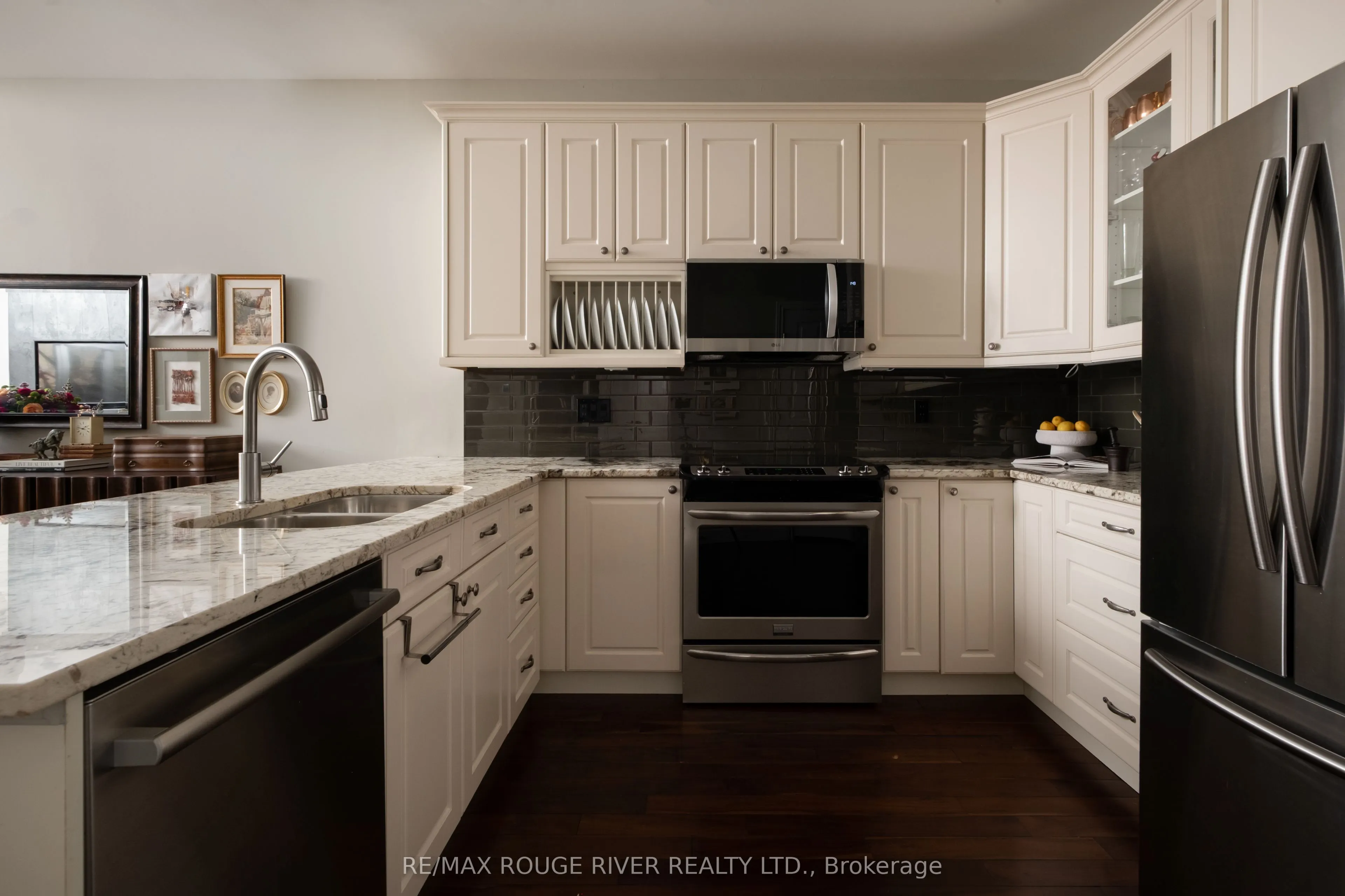 120 University Avenue E, #403