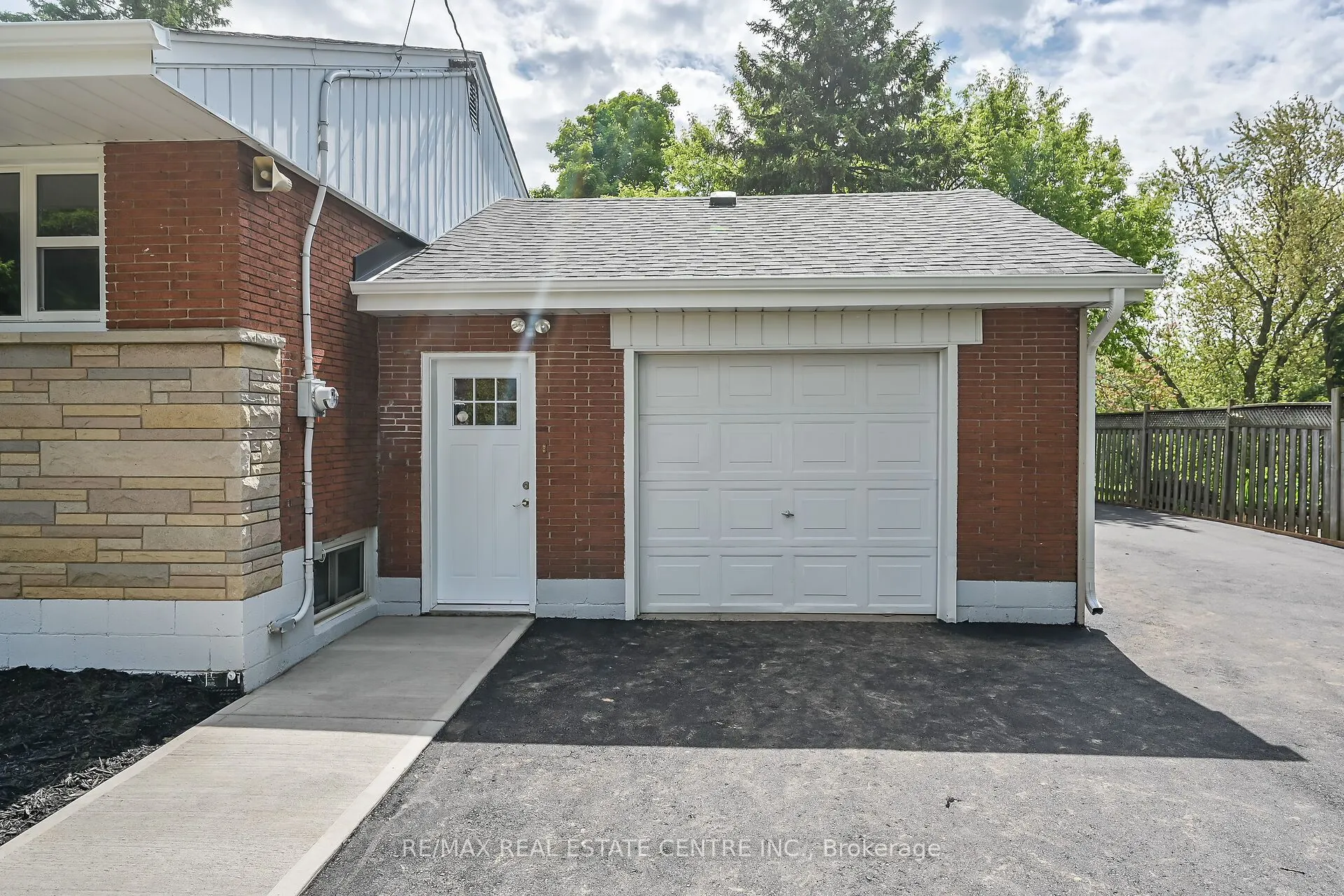 1645 Glancaster Road