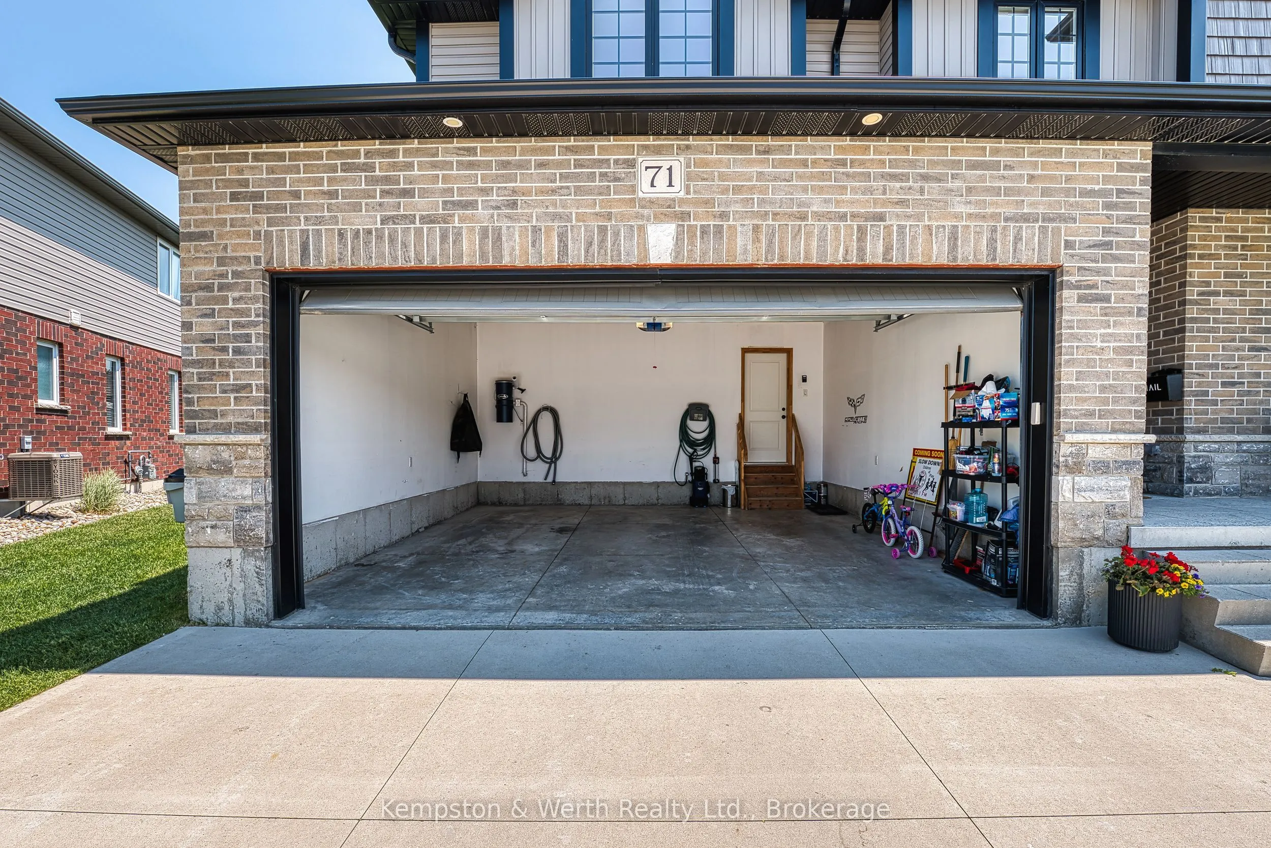 71 Forbes Crescent
