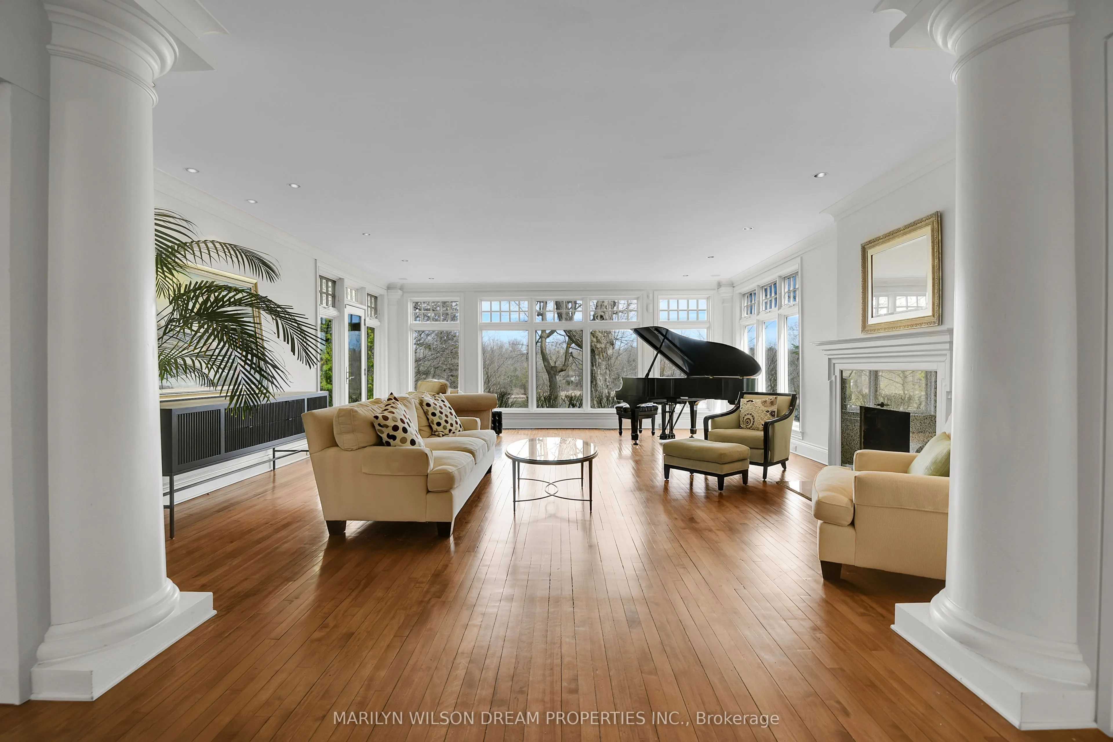 597 Mariposa Avenue