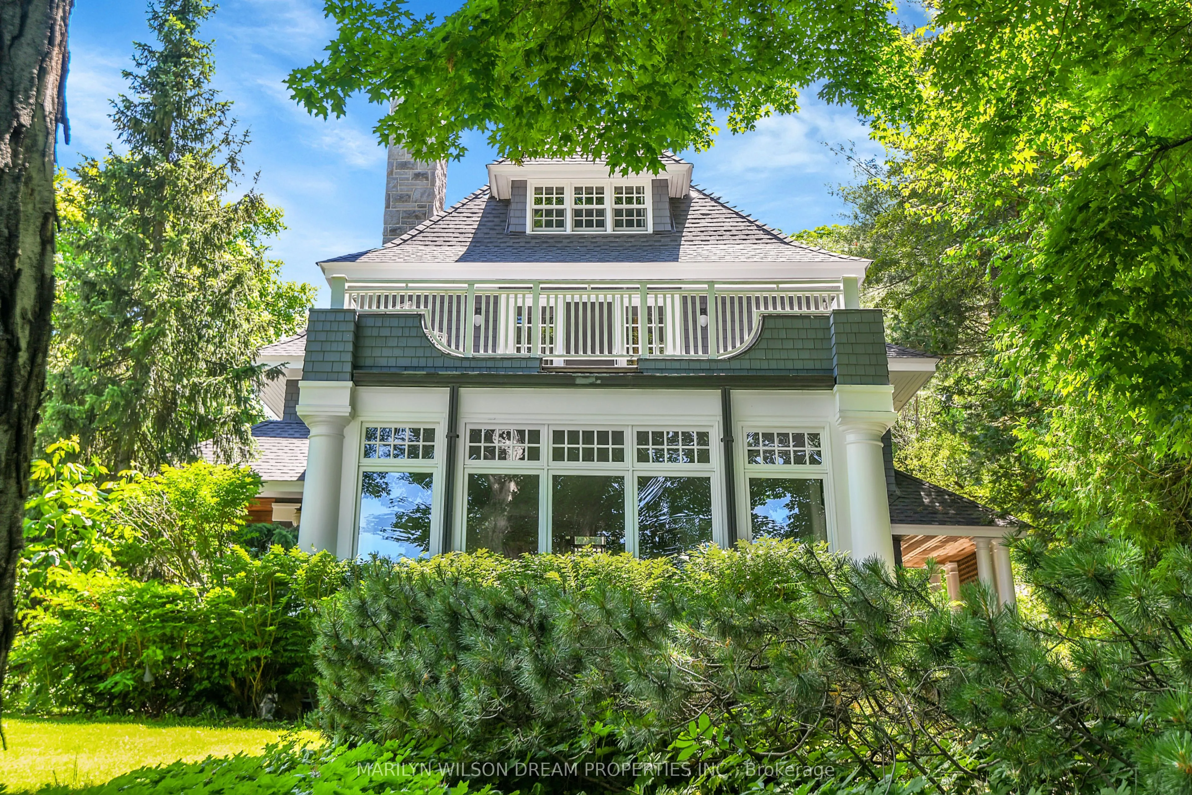 597 Mariposa Avenue
