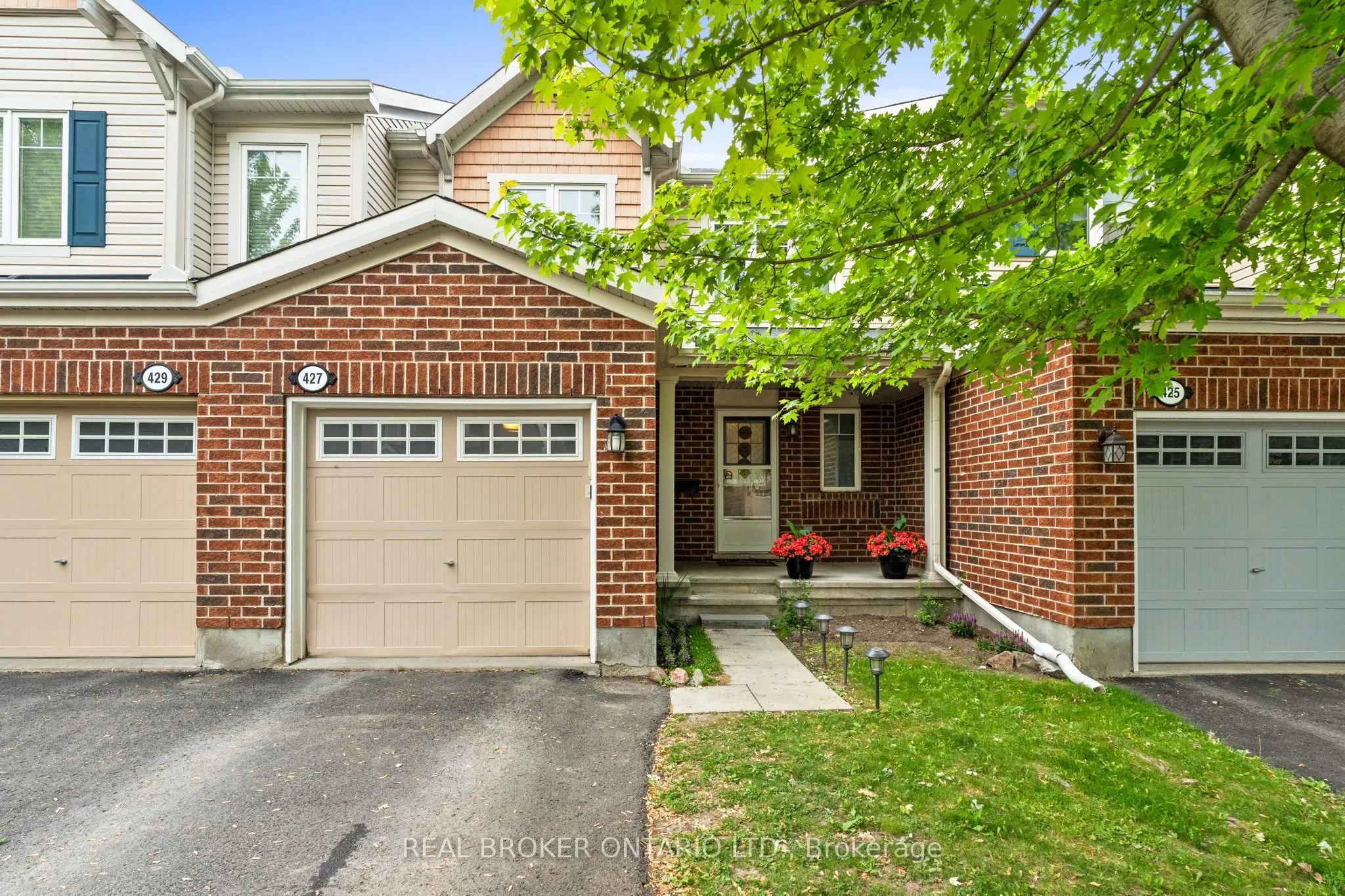 427 Vendevale Avenue