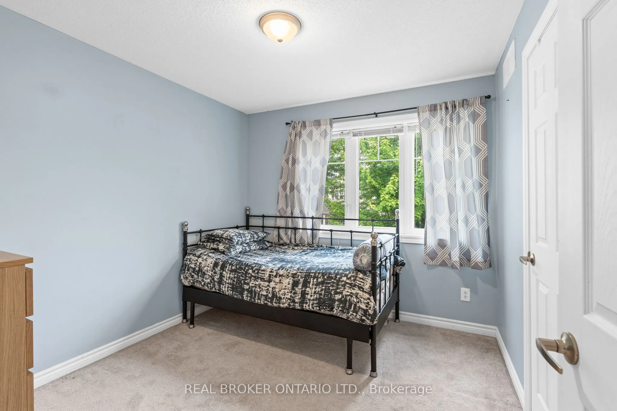 427 Vendevale Avenue