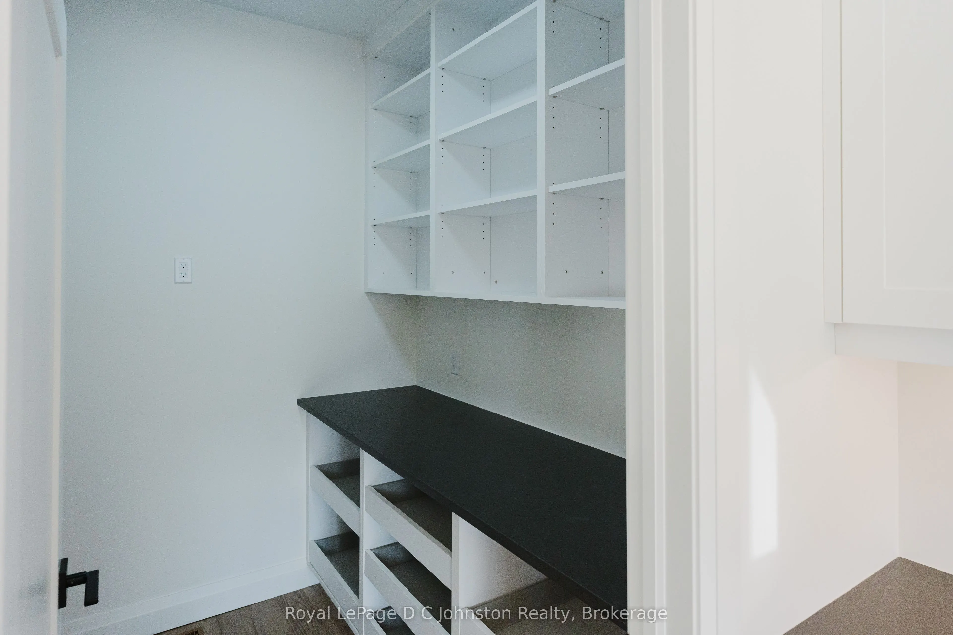 546 ALGONQUIN Trail