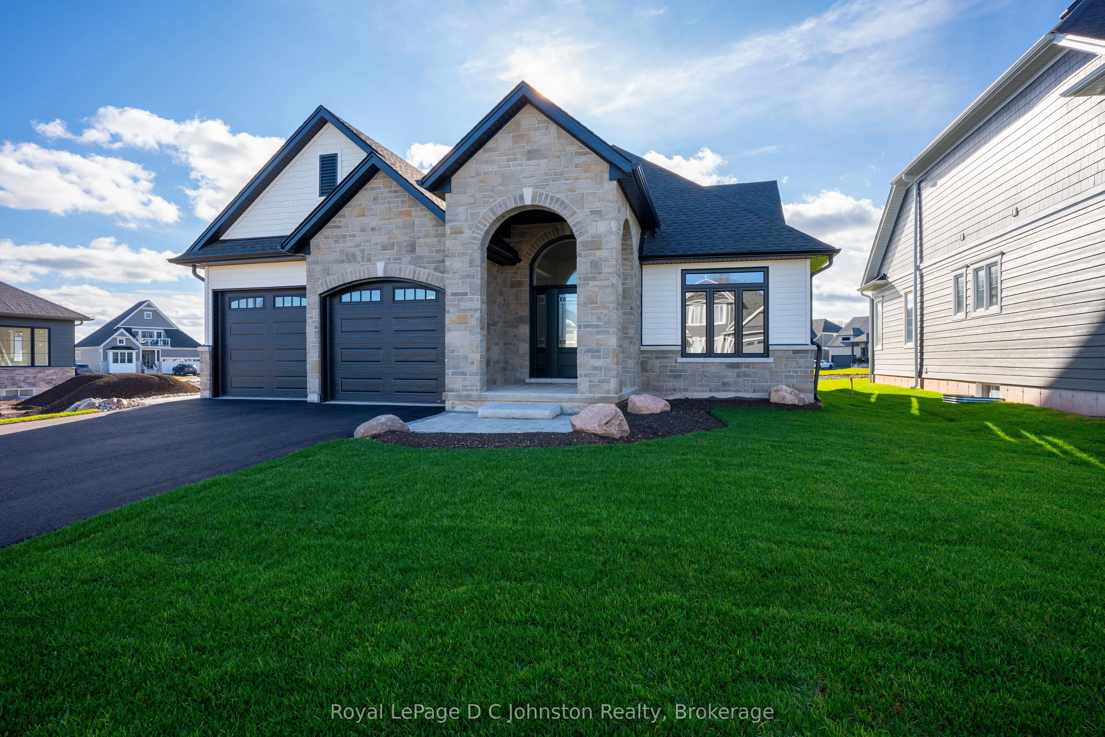 546 ALGONQUIN Trail