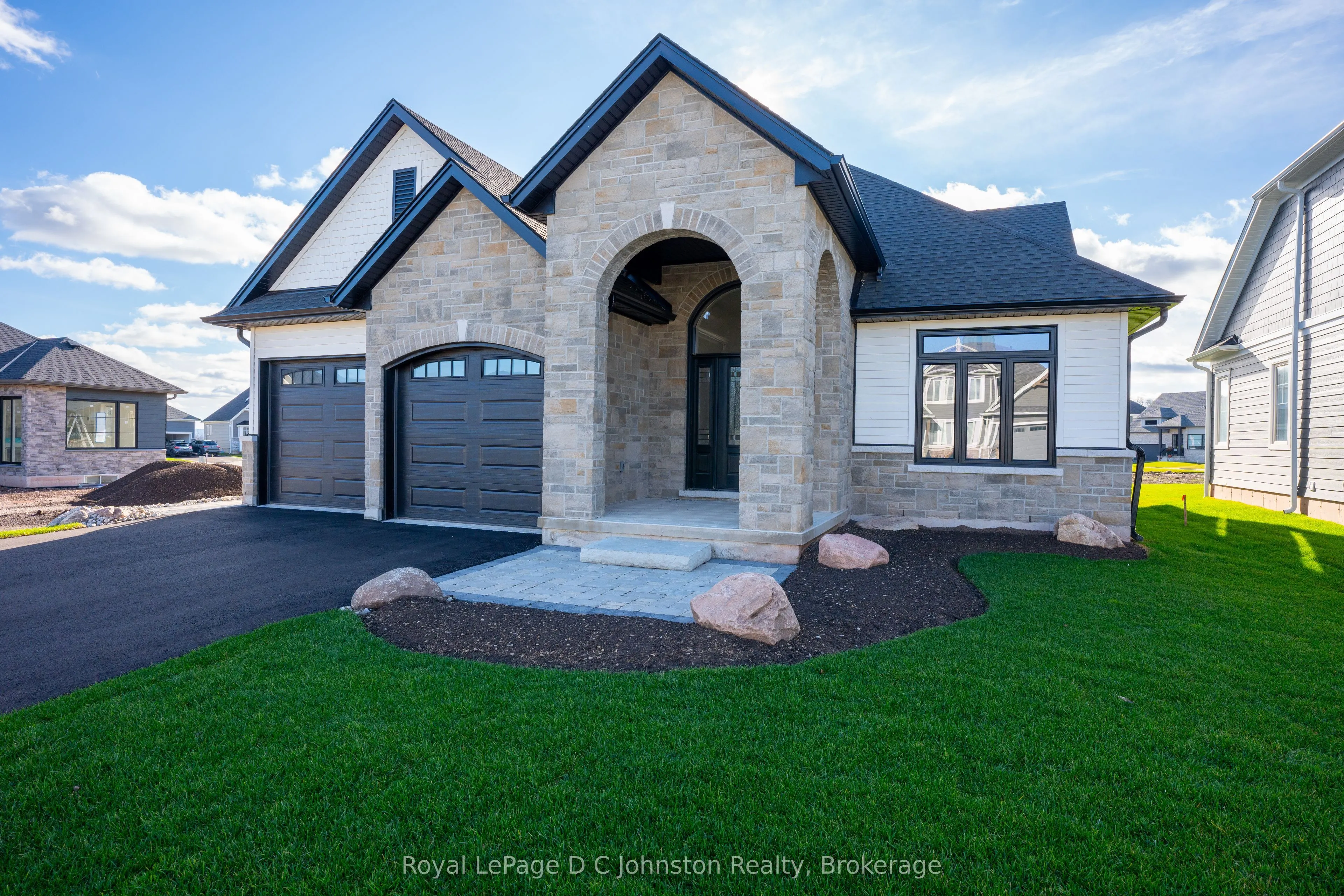 546 ALGONQUIN Trail