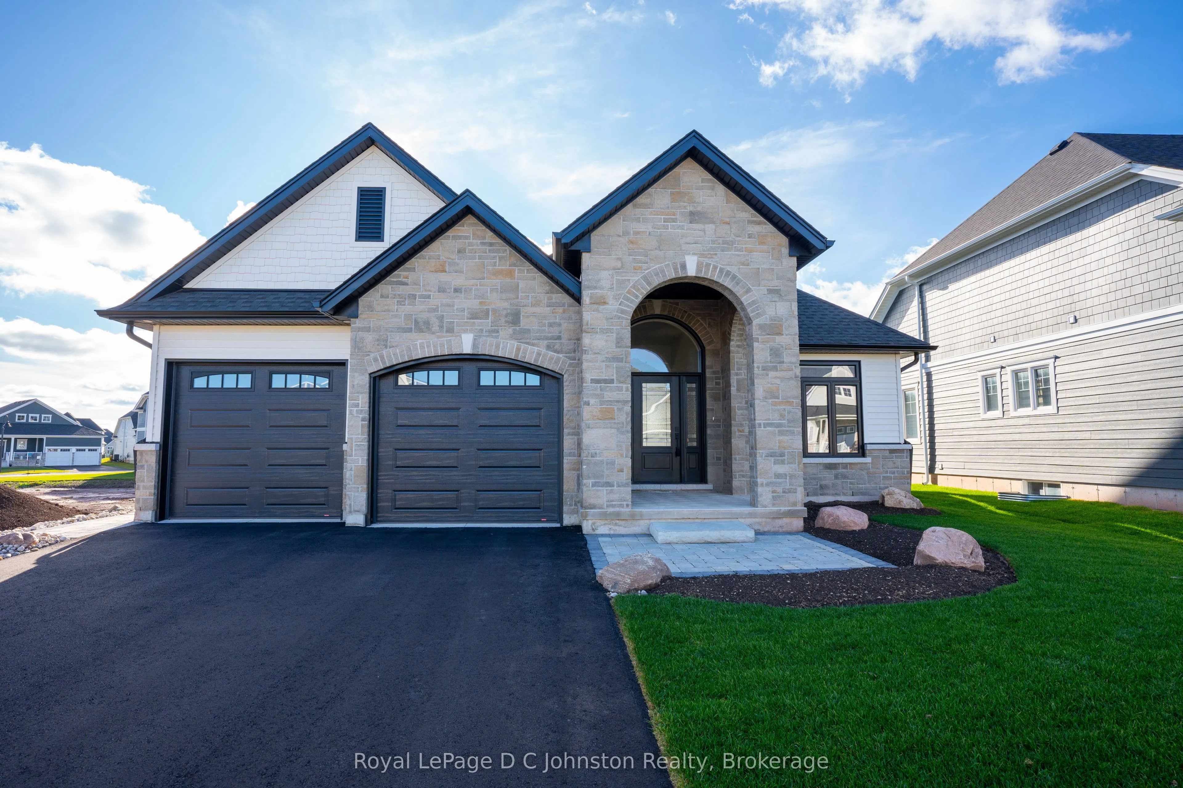 546 ALGONQUIN Trail