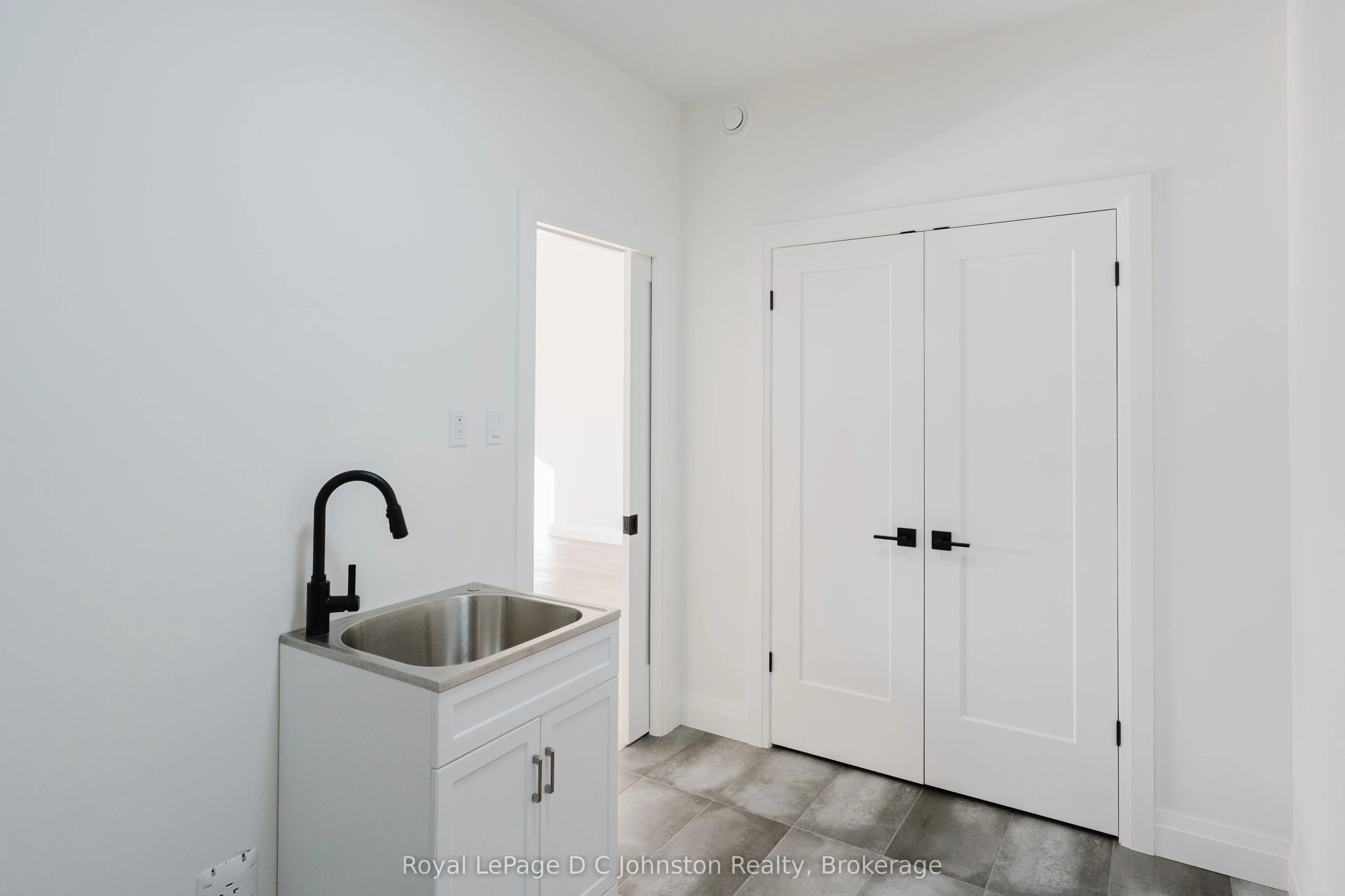 546 ALGONQUIN Trail