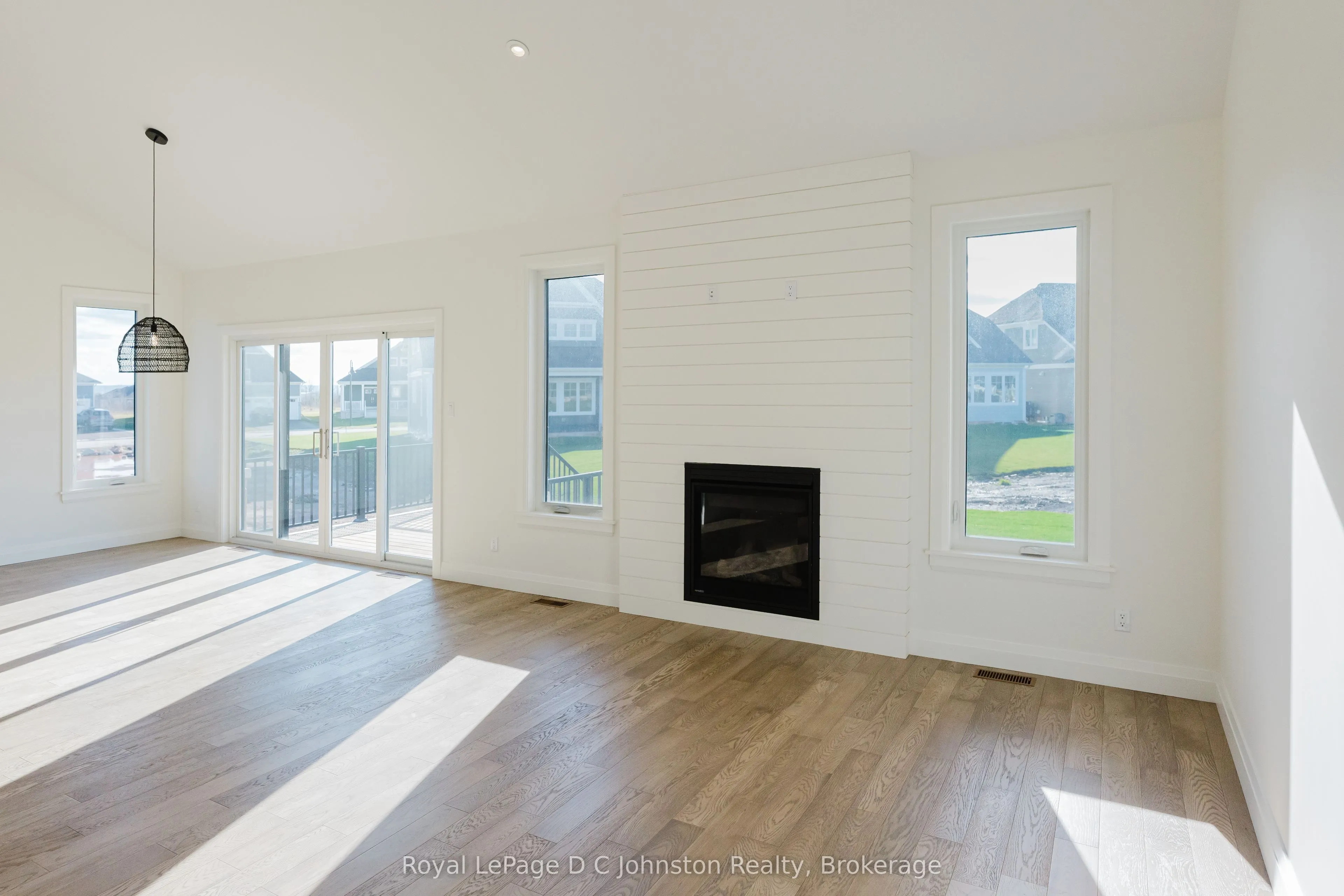 546 ALGONQUIN Trail