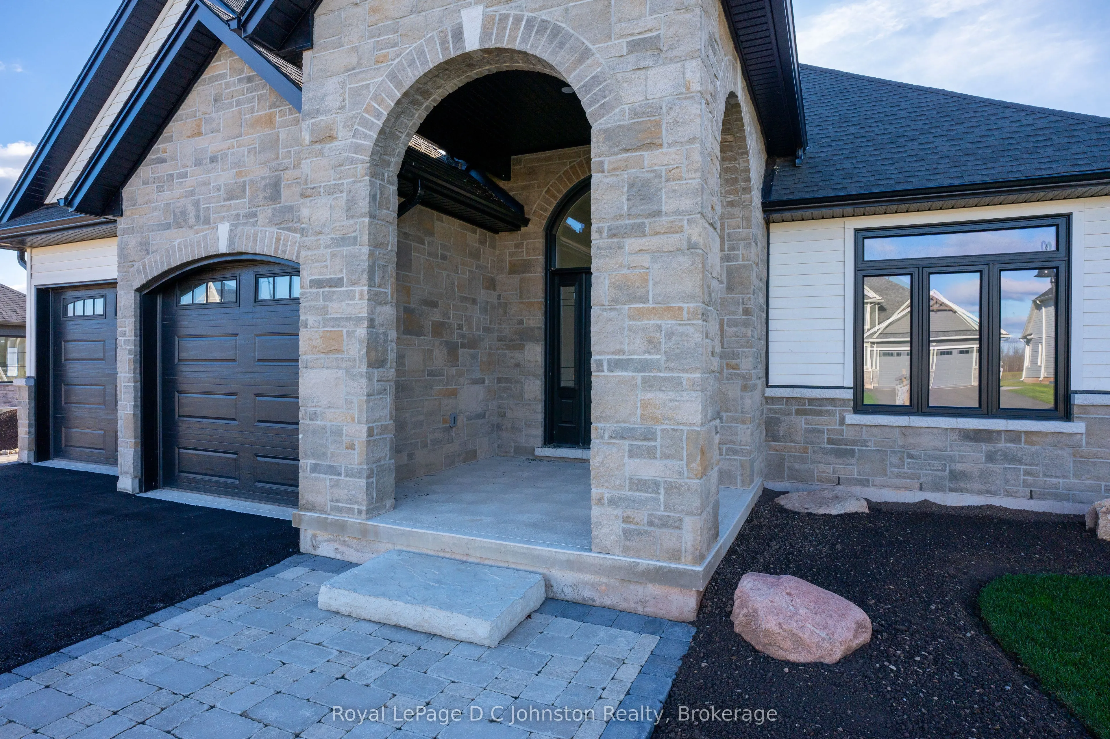546 ALGONQUIN Trail