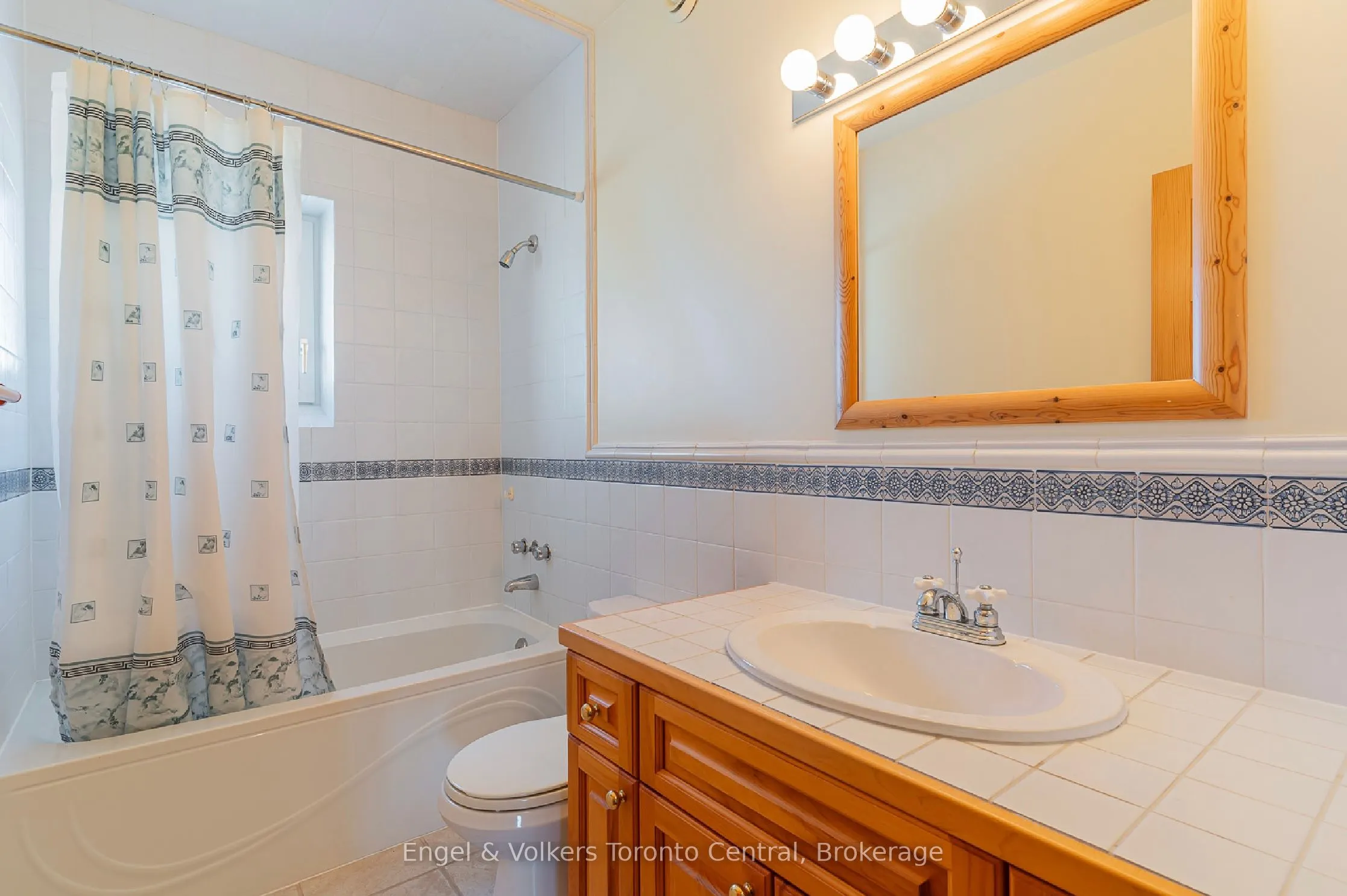 496083 Grey Road 2 Road