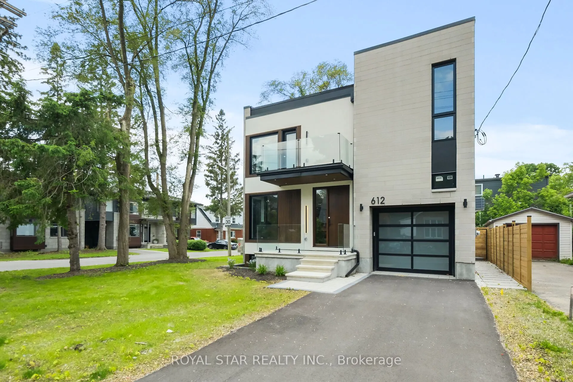 612 Tweedsmuir Avenue