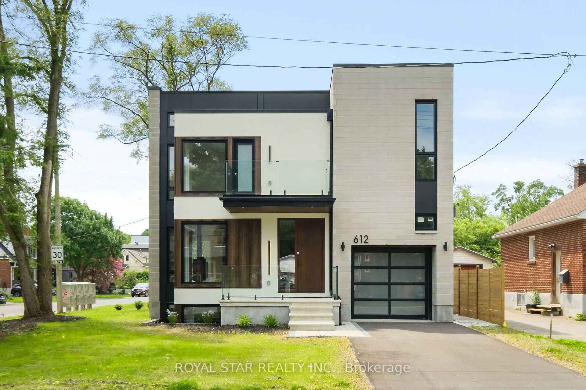612 Tweedsmuir Avenue