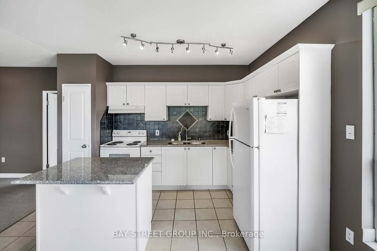 255 Keats Way, #606