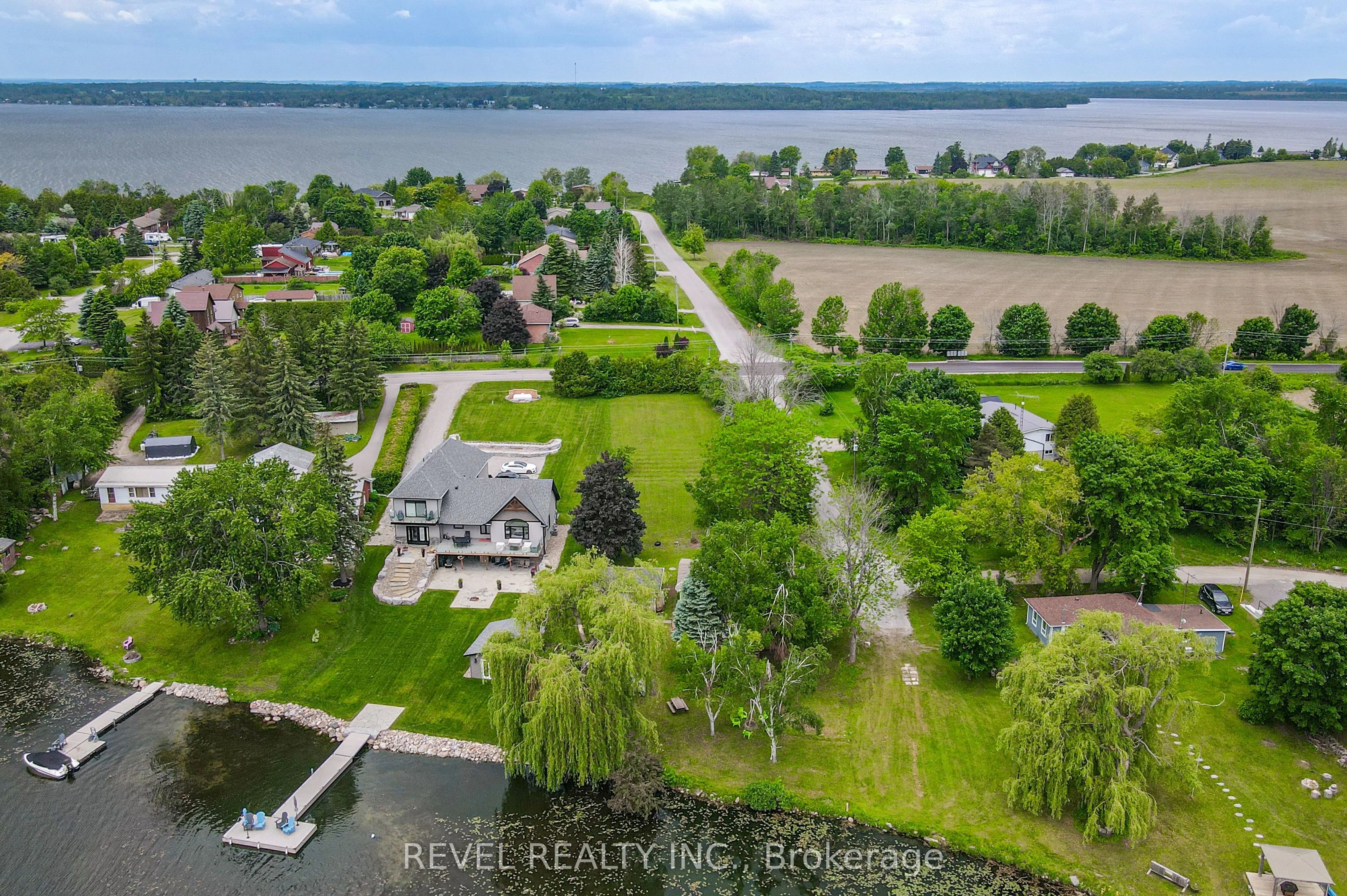 3 Hillside Drive