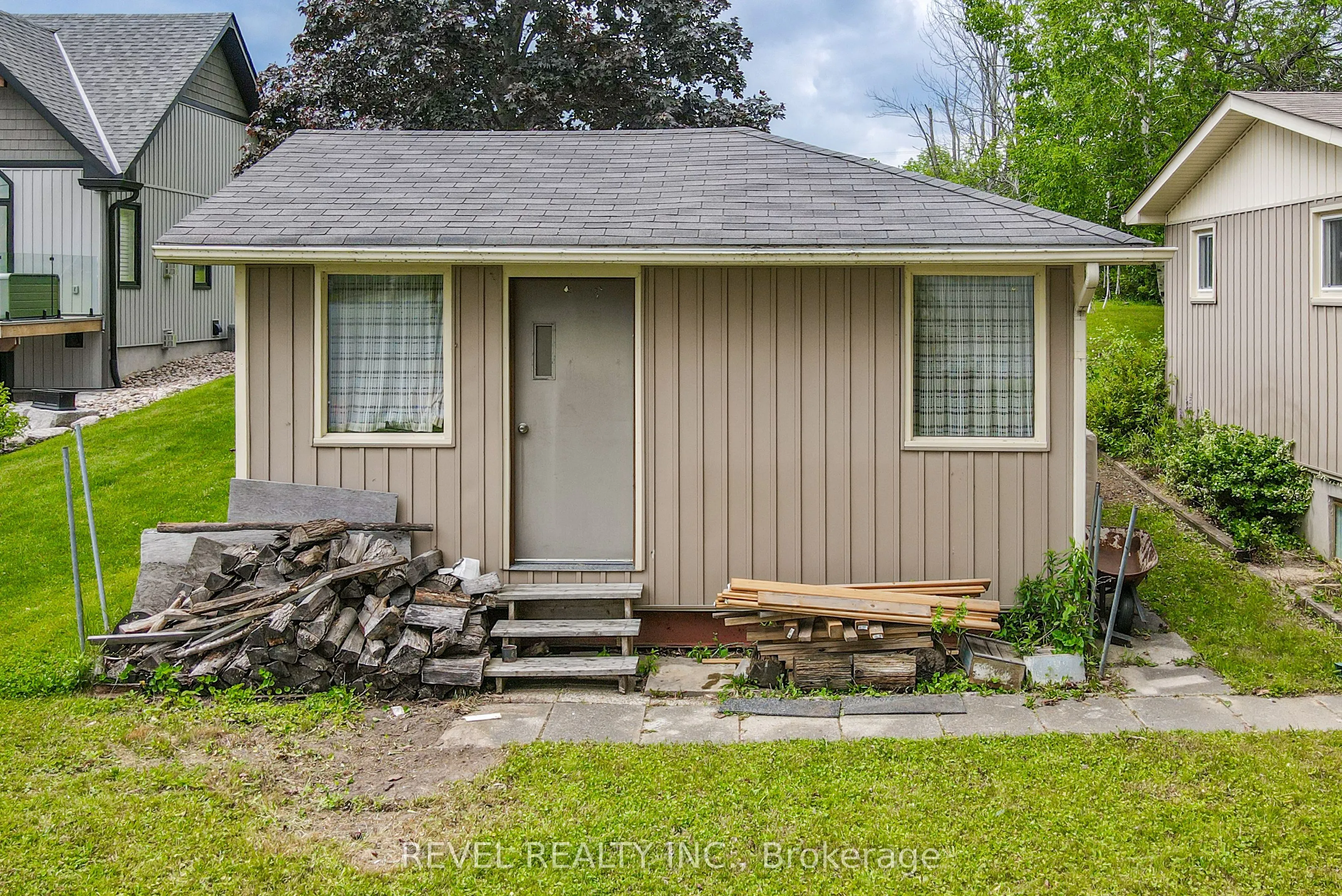 3 Hillside Drive