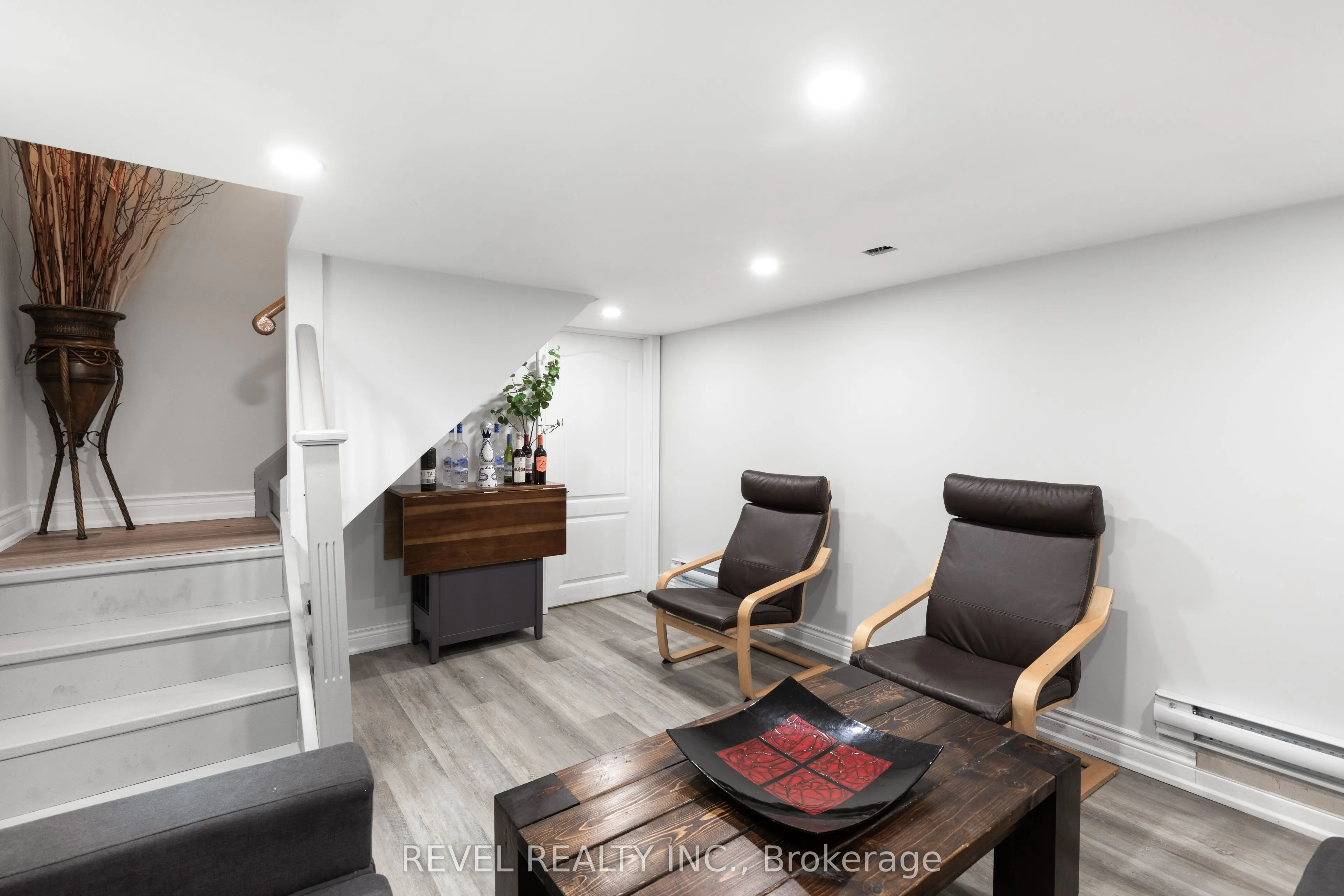 3 Hillside Drive