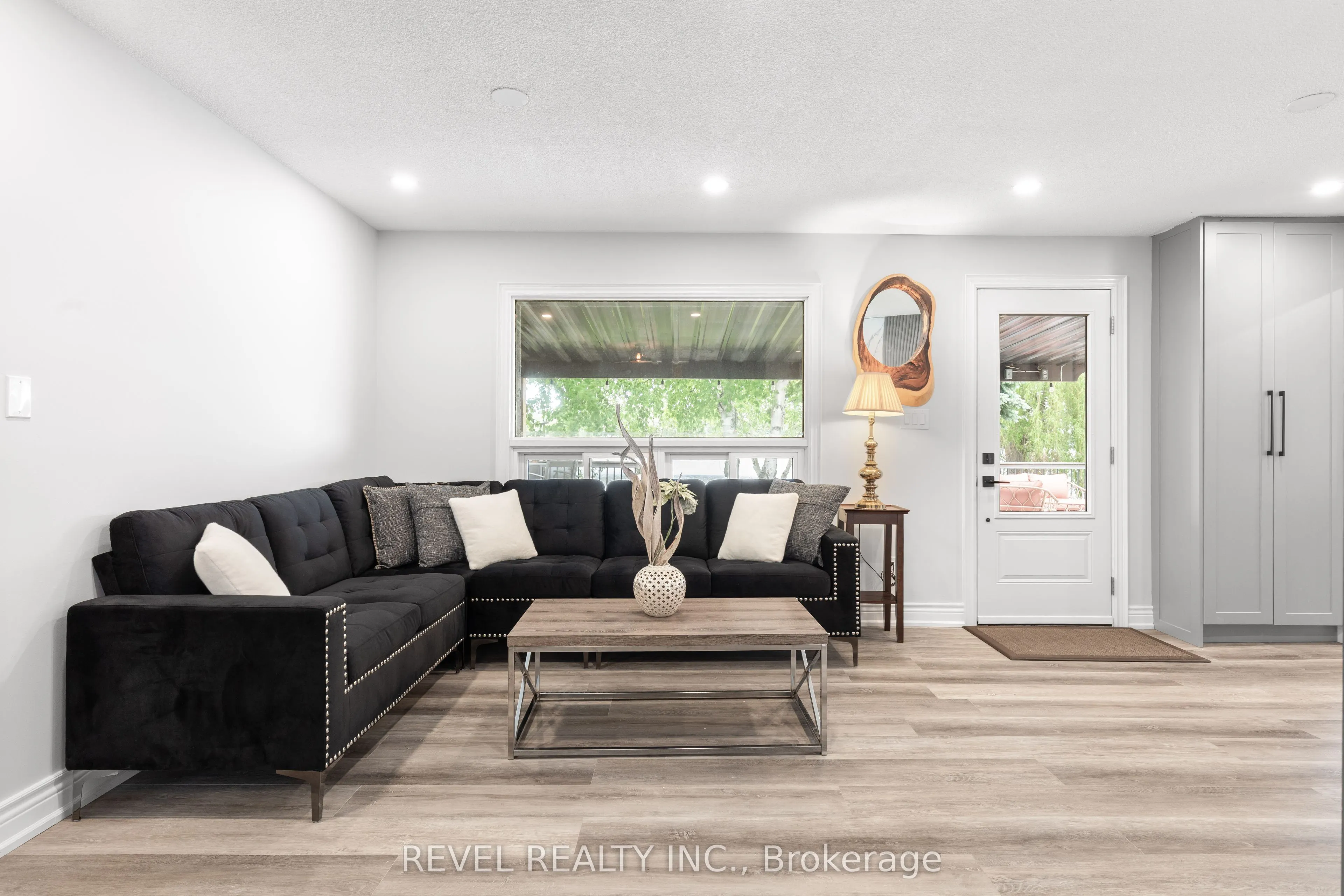 3 Hillside Drive