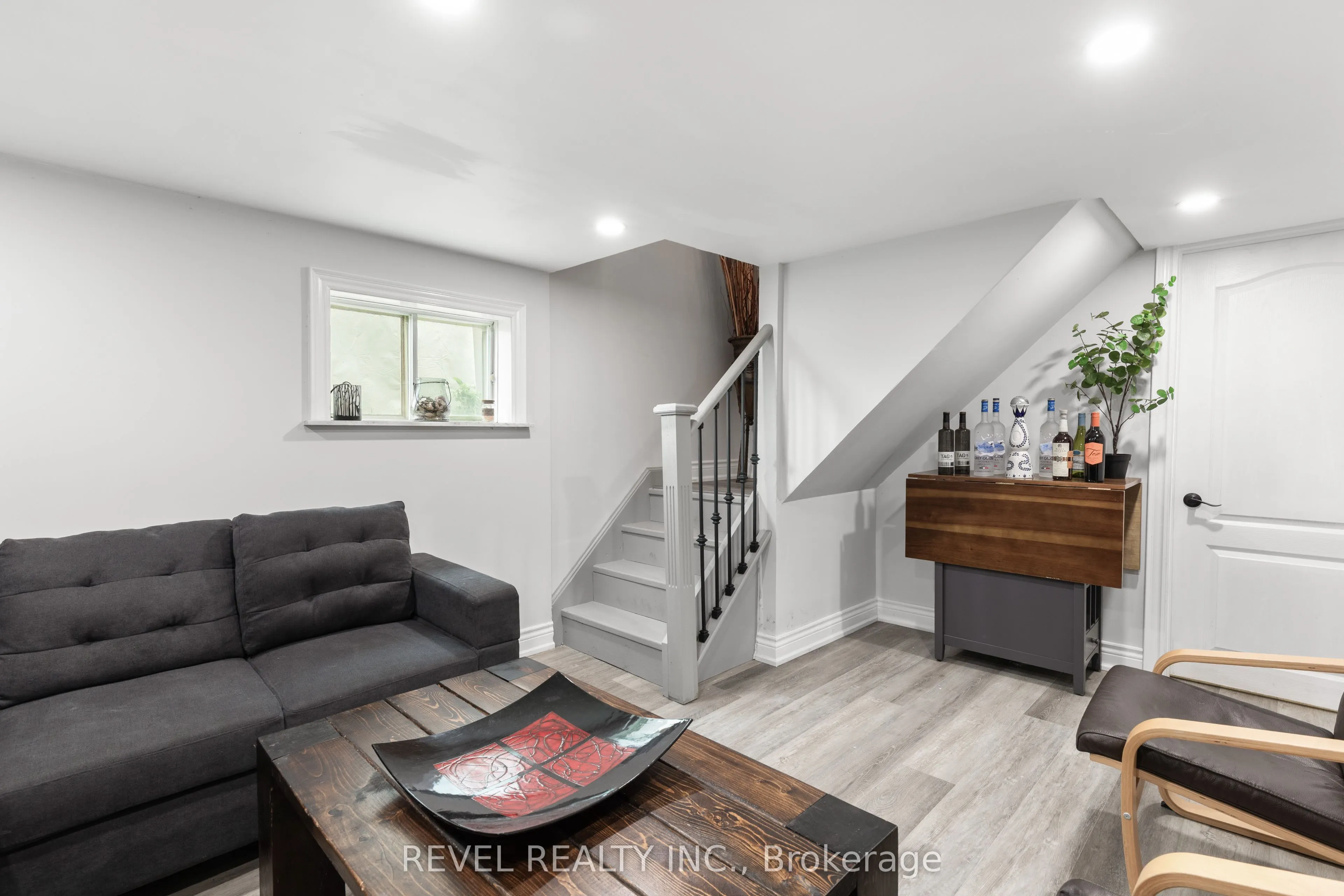 3 Hillside Drive