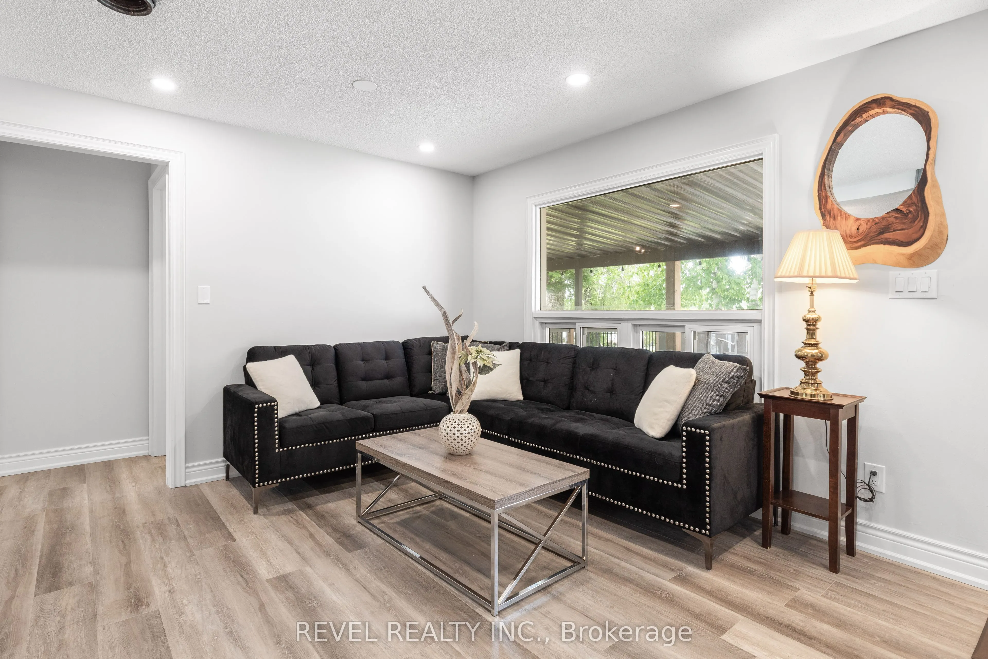 3 Hillside Drive