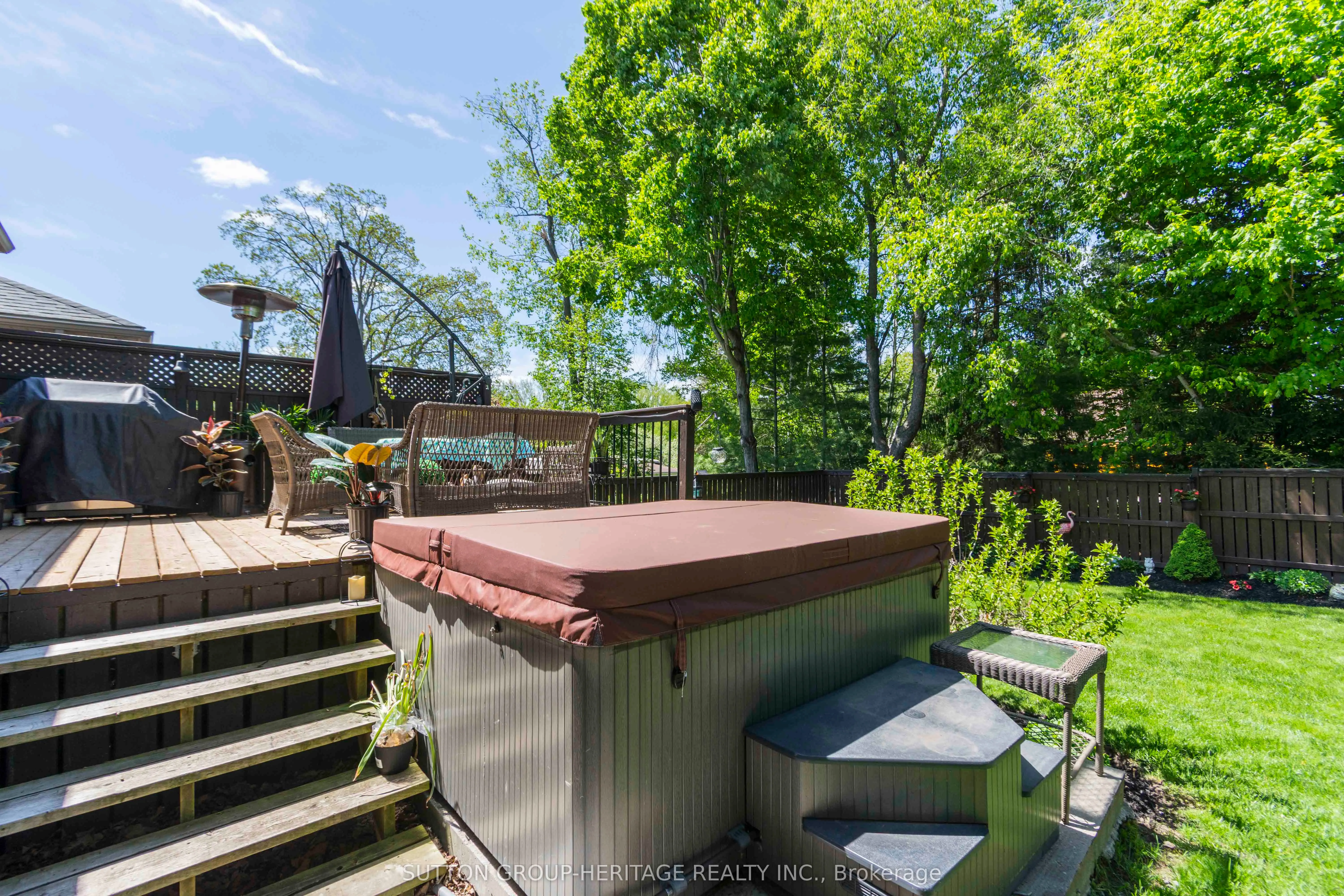39 Lakewood Crescent