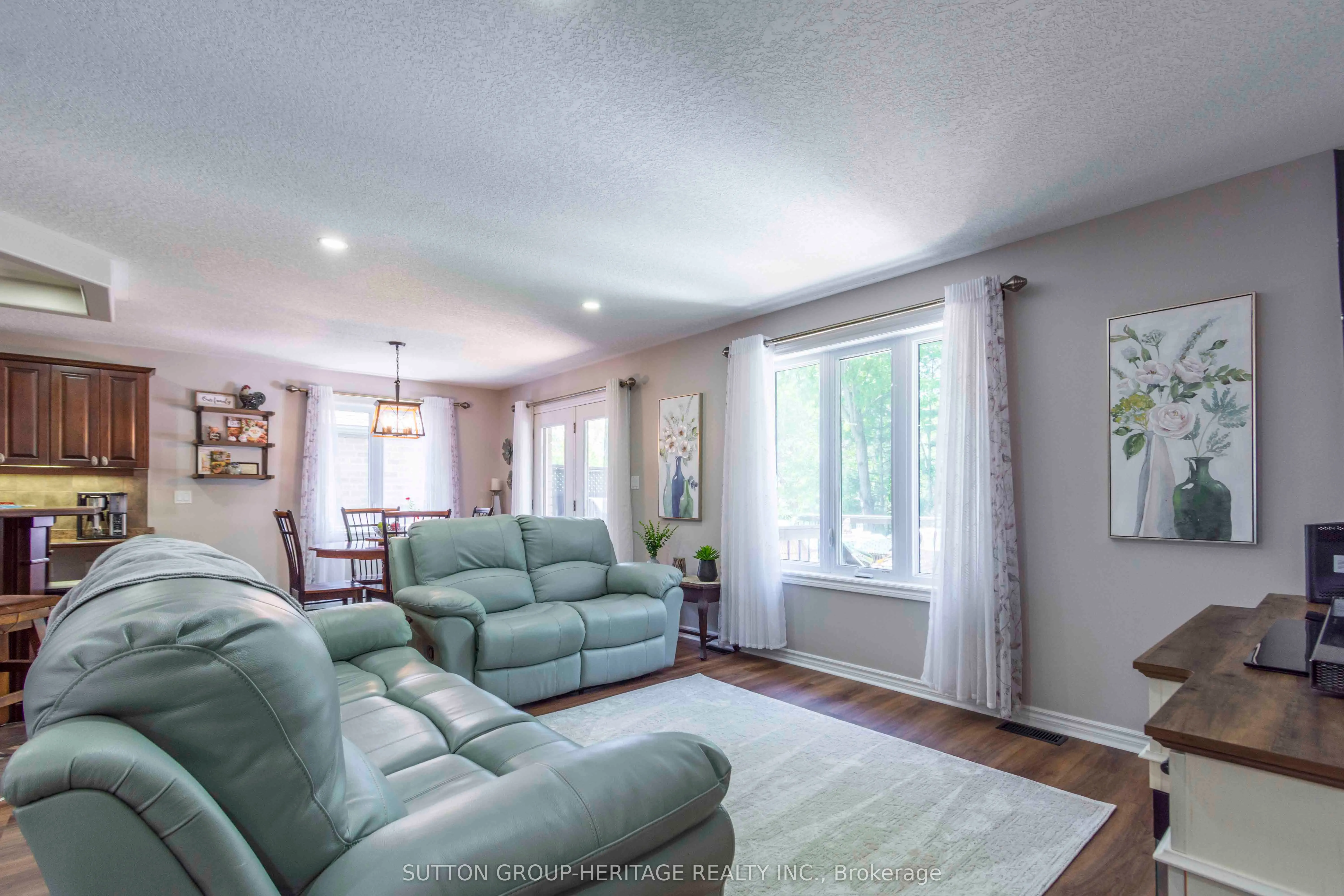 39 Lakewood Crescent
