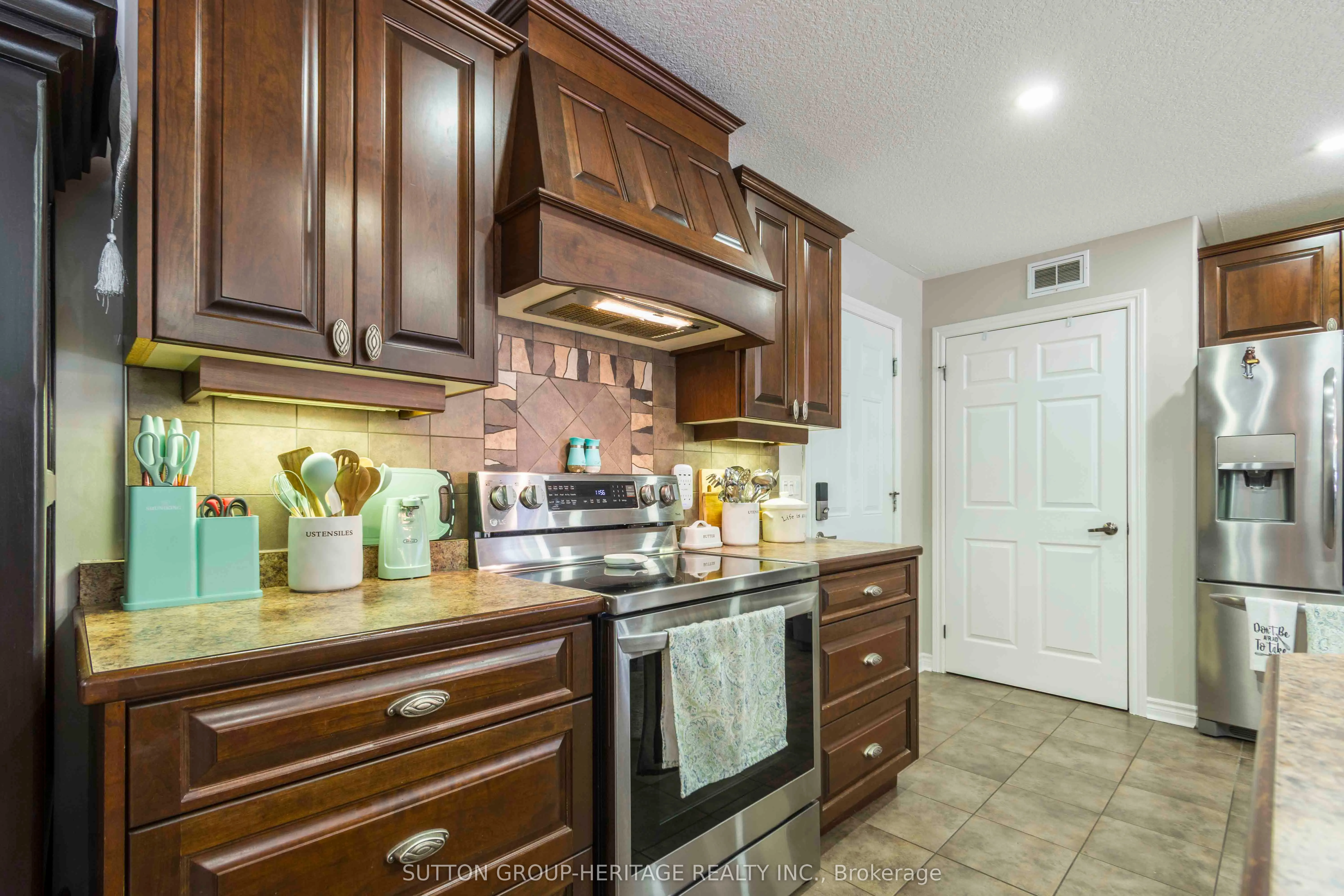 39 Lakewood Crescent